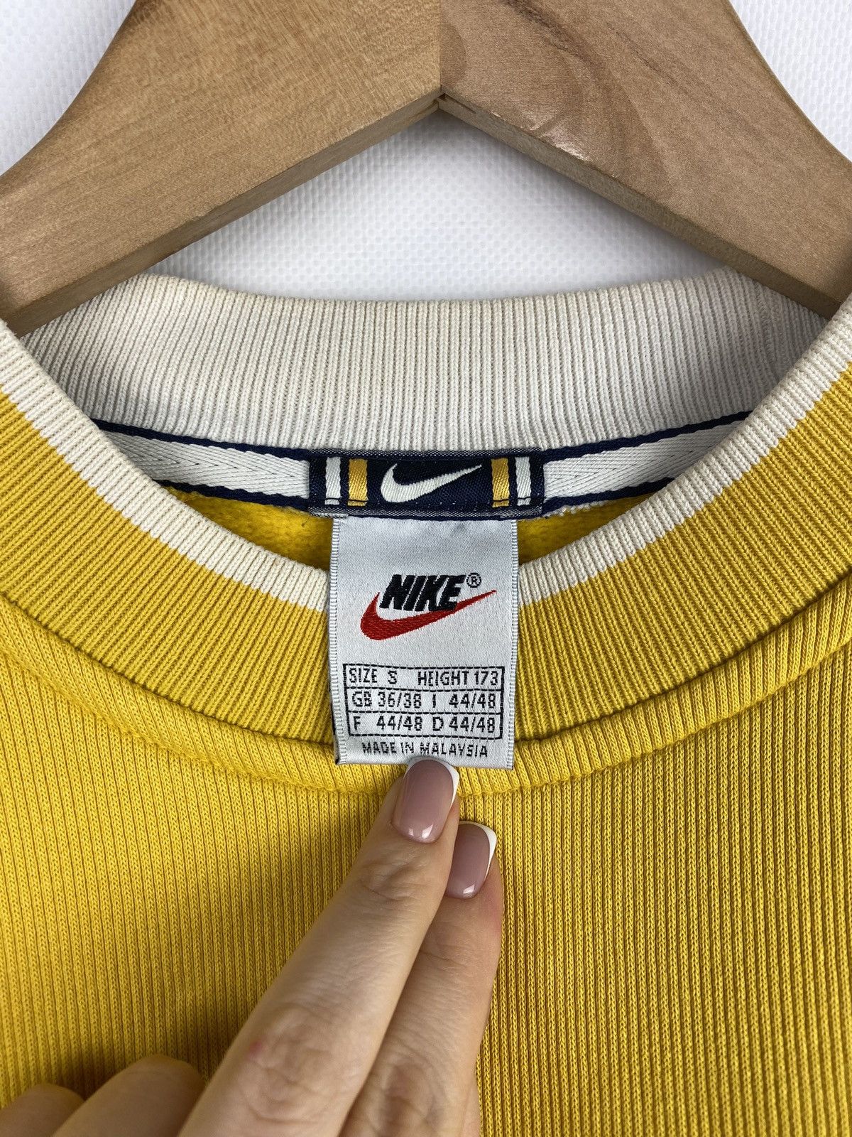 Nike VTG 90s Nike Big Logo Embroidered Sweatshirt Pullover Size US S / EU 44-46 / 1 - 9 Thumbnail