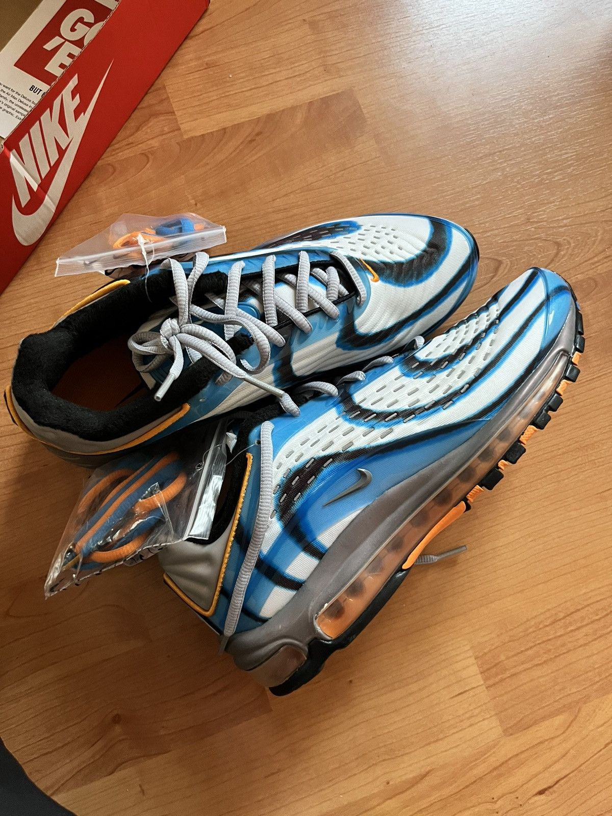 Nike NIKE AIR MAX DELUXE 99 Size US 9 / EU 42 - 1 Thumbnail