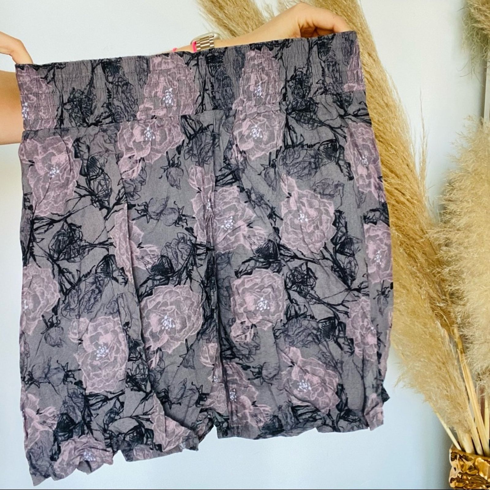 Vintage VINTAGE Y2K Grey Pink Floral Mini Skirt High Or Low Rise Size 30" / US 8 / IT 44 - 5 Thumbnail