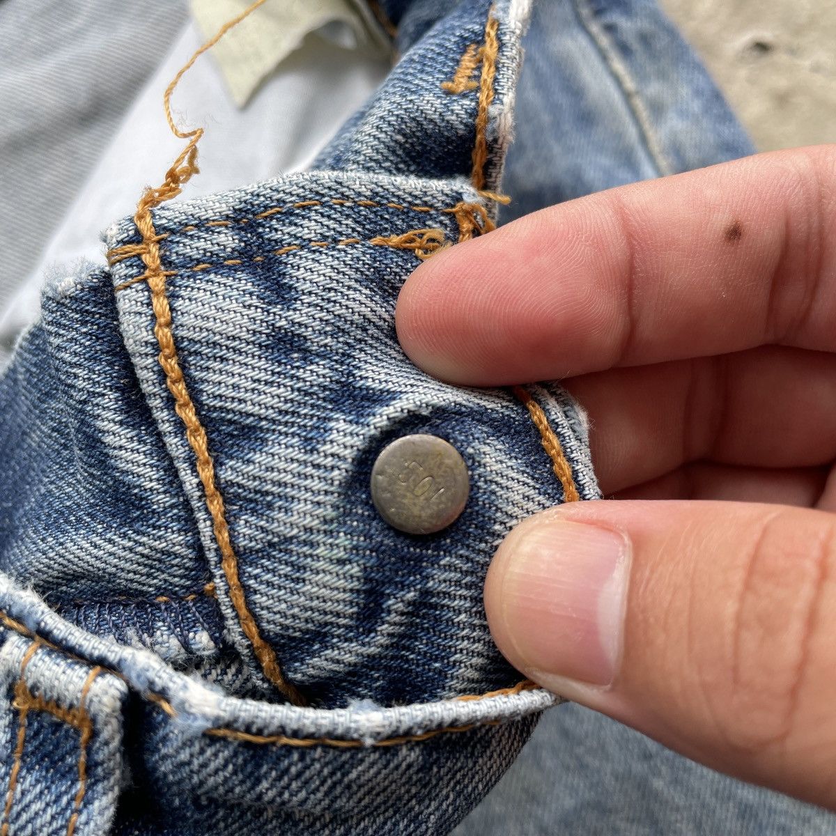 Jean × Levi's Vintage Clothing × Vintage Vintage Levi’s 519 Distressed Jeans Denim Pants Faded W32x29 Size US 32 / EU 48 - 8 Thumbnail