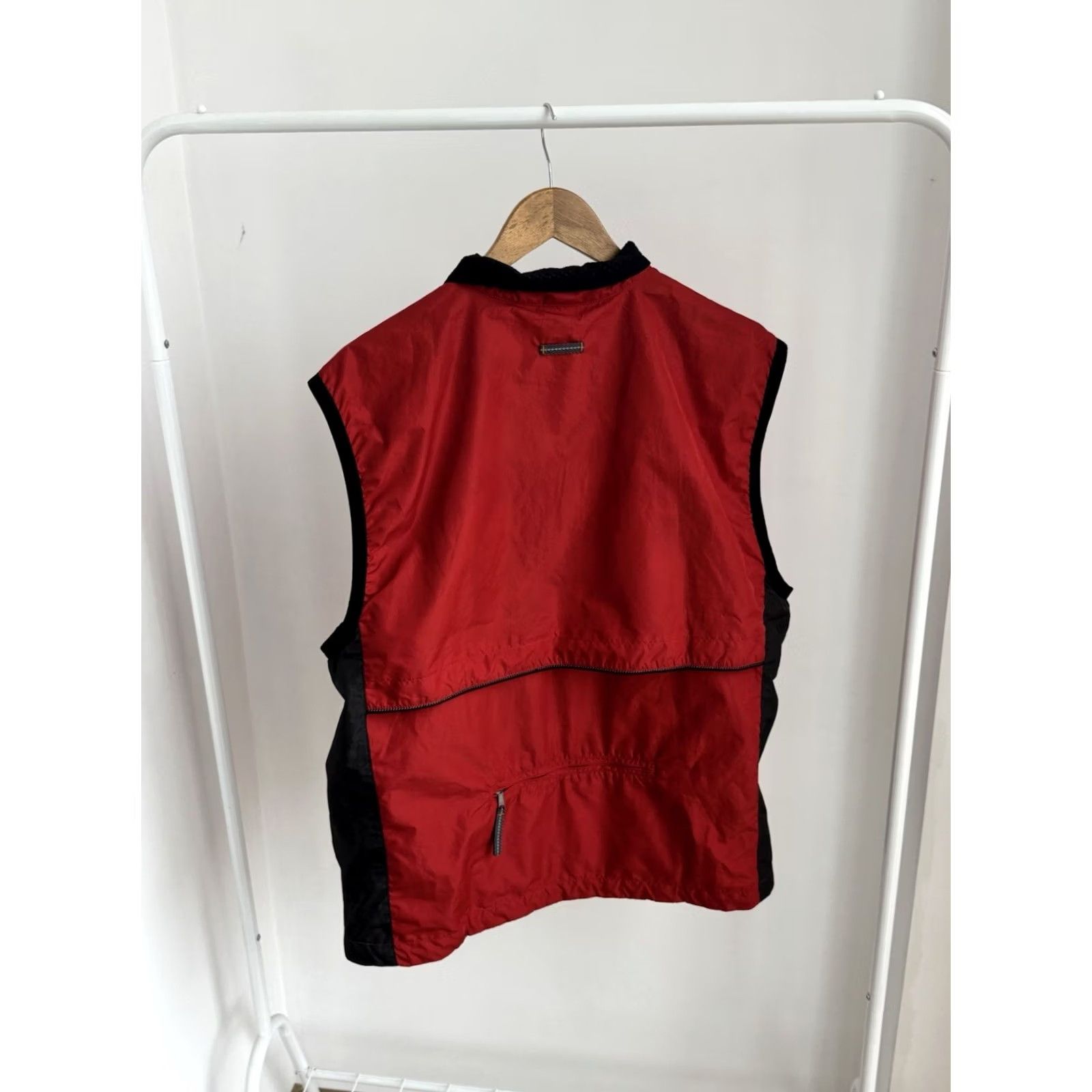Nike VINTAGE Nike Vest Windbreaker Mens L Red Nylon 90s Sports Retro Casual Streetwear USA Nike Acg Size US L / EU 52-54 / 3 - 2 Thumbnail