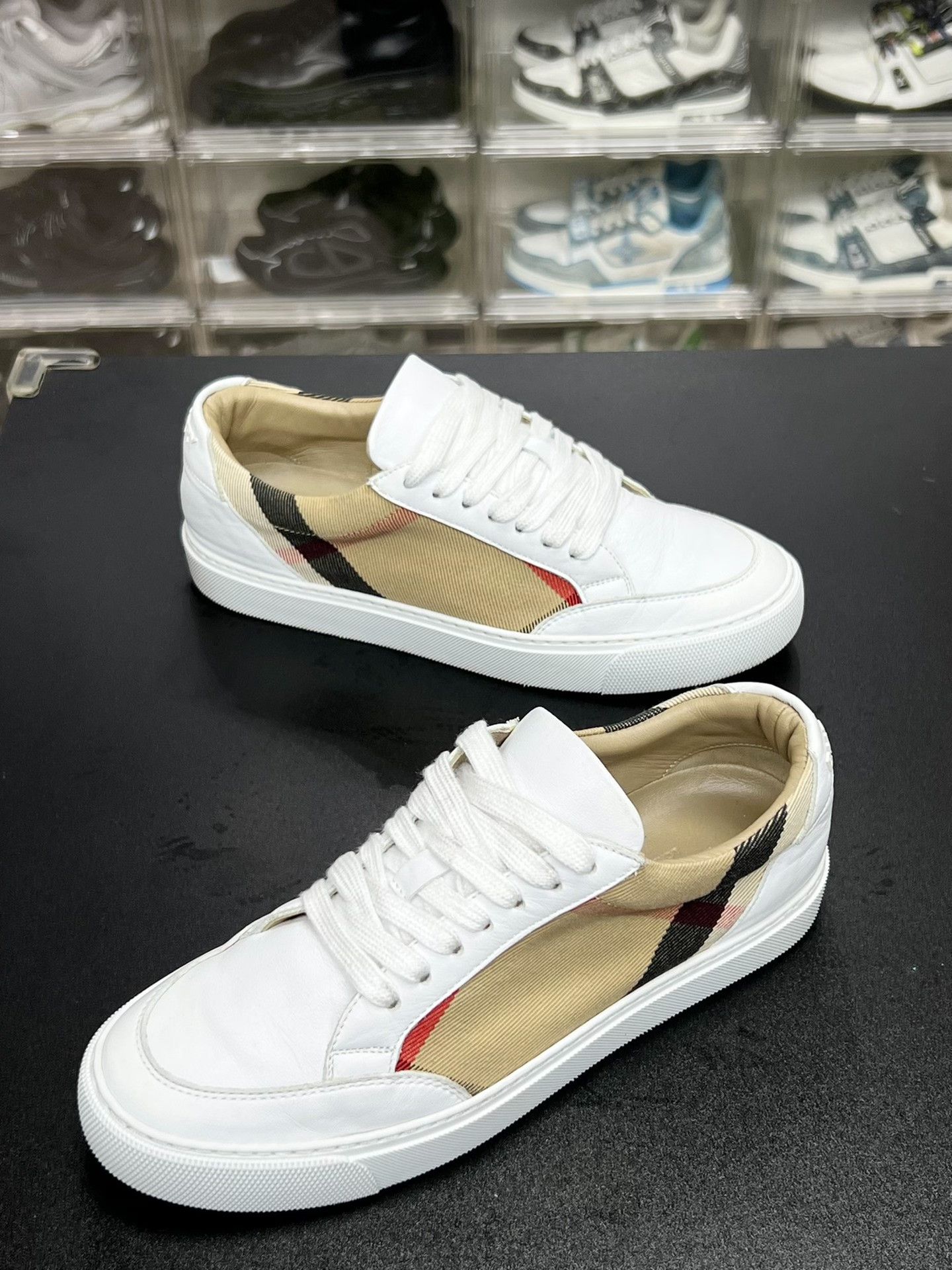 Burberry Burberry Plaid Lowtop Sneakers us_6 Women Size US 6 / IT 36 - 1 Thumbnail