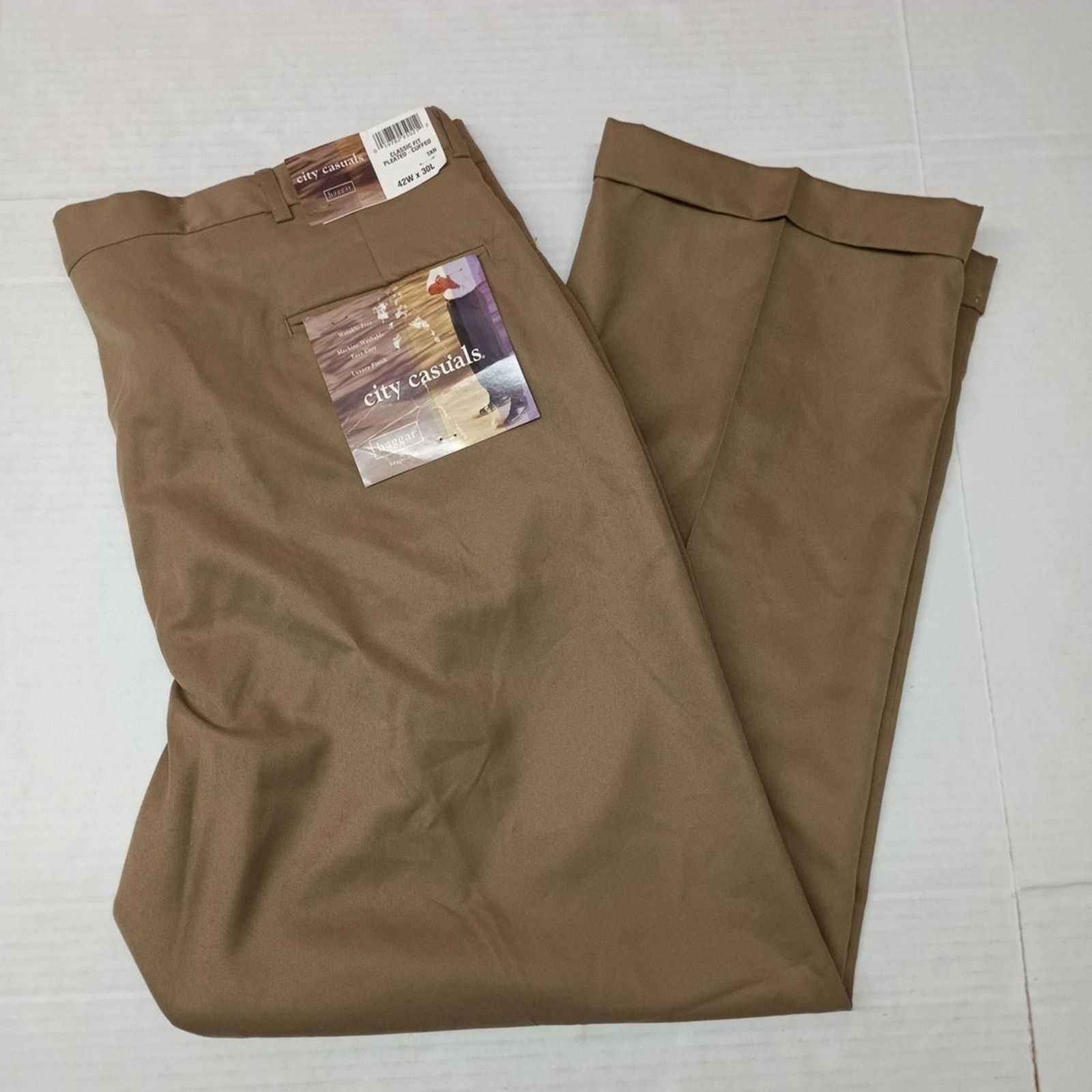 Haggar Haggar Pants Men's Size 42x30 Tan Classic Fit Pleated Cuffed Size US 42 / EU 58 - 1 Thumbnail