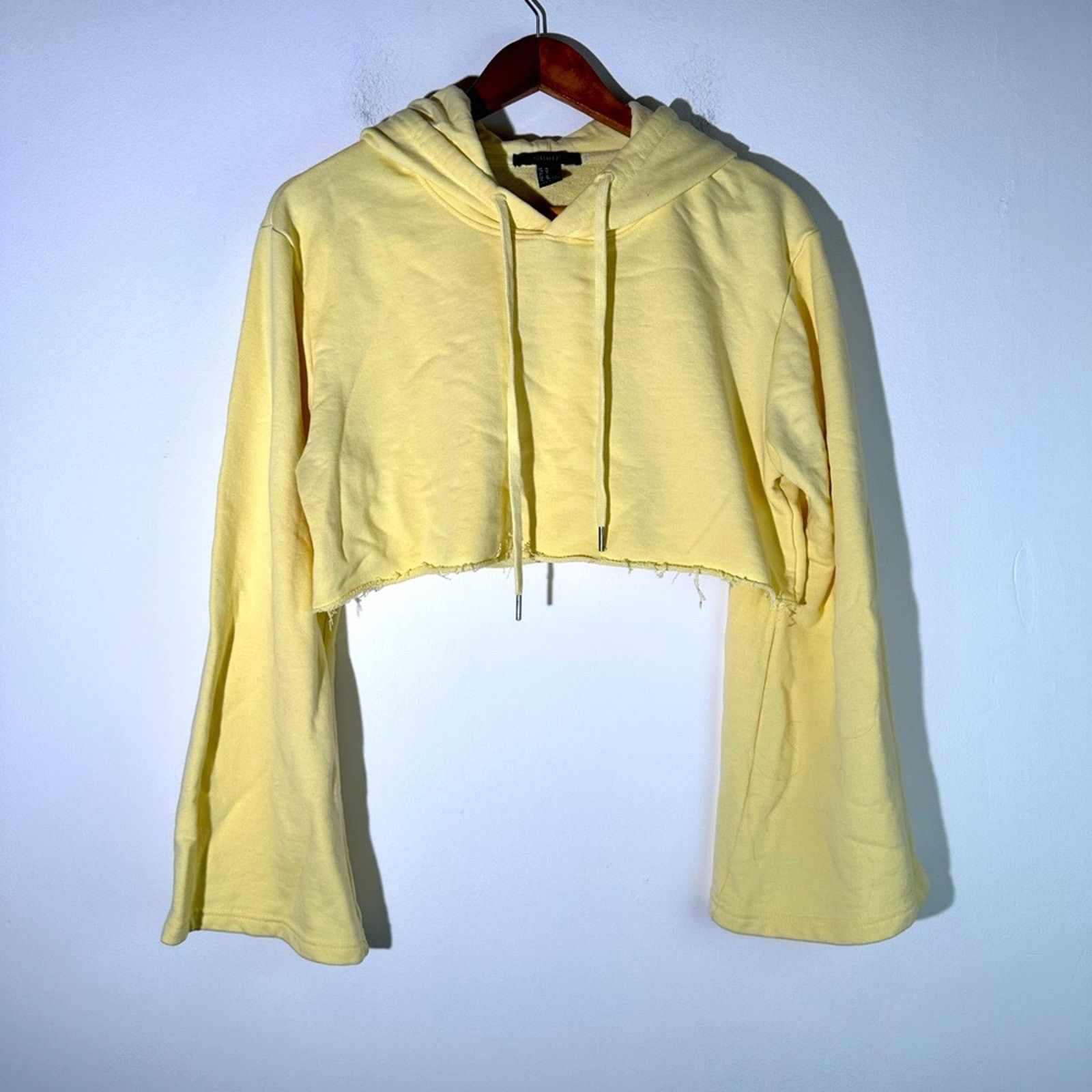 Forever 21 Forever 21 Cropped Bell Sleeve Sweatshirt Size M / US 6-8 / IT 42-44 - 2 Thumbnail