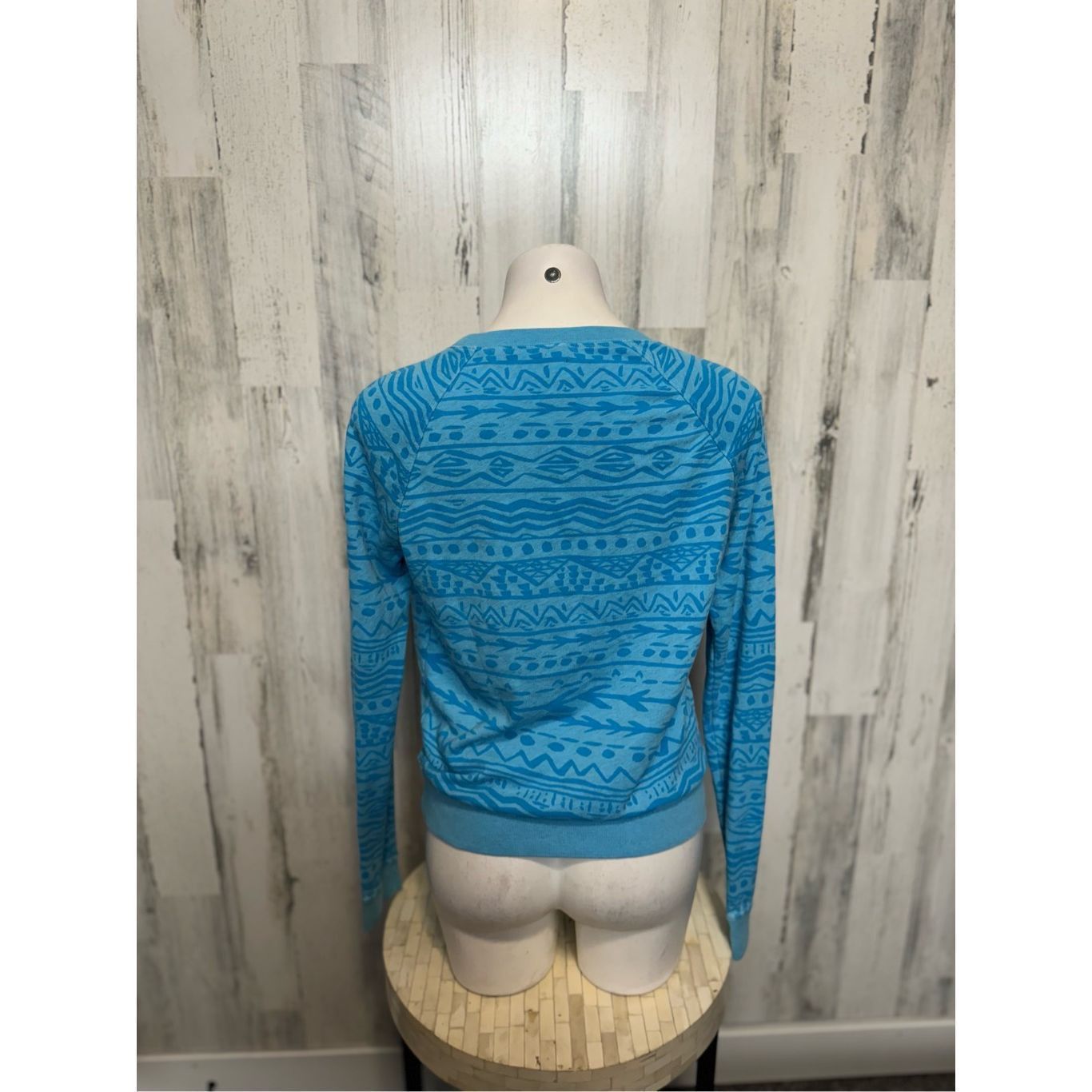 Victoria's Secret PINK Victoria’s Secret Blue Tribal Print Long Sleeve Sweatsh Size XS / US 0-2 / IT 36-38 - 4 Thumbnail