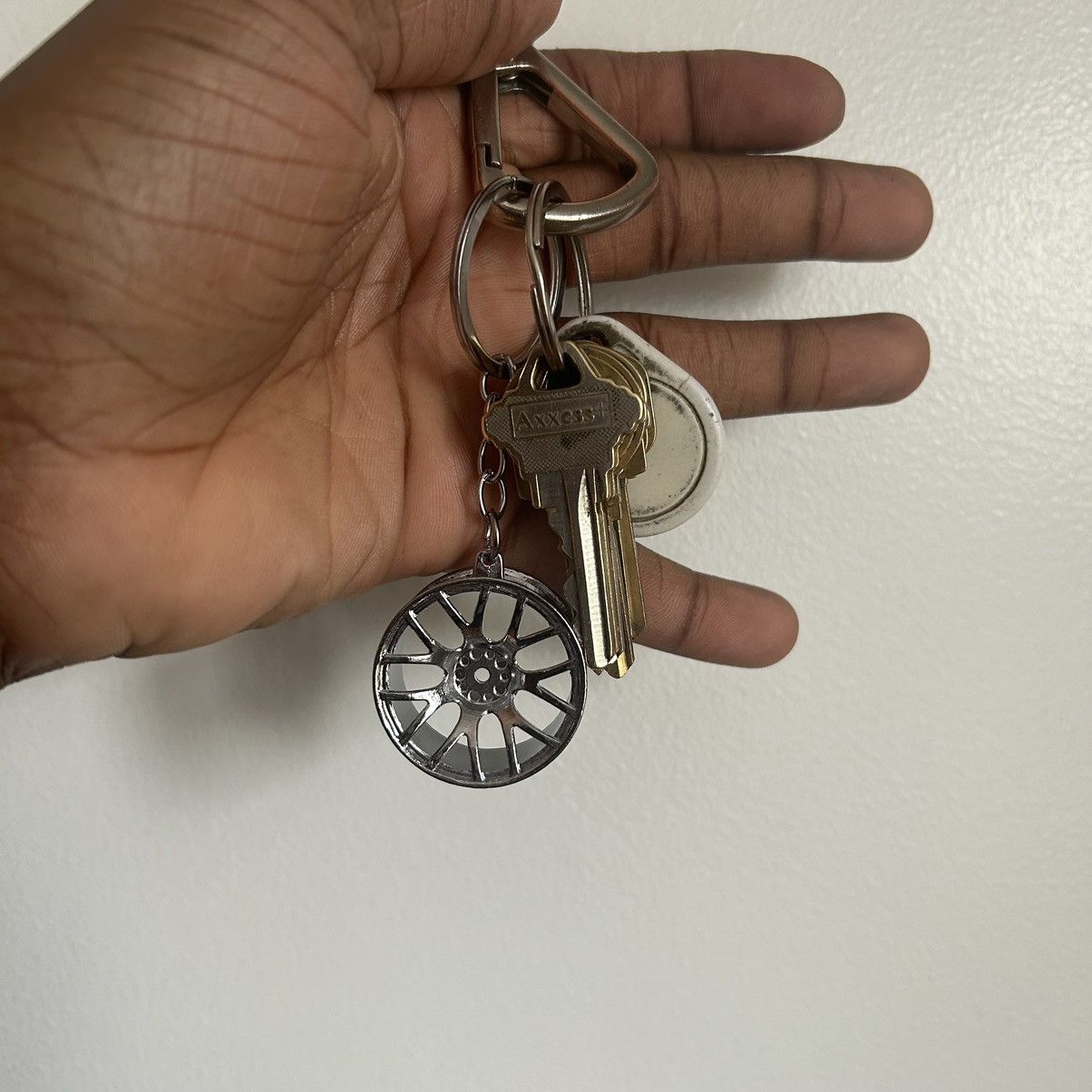 Japanese Brand Vintage Y2K 2000 chrome metal car rim keychain accessory Size ONE SIZE - 3 Thumbnail