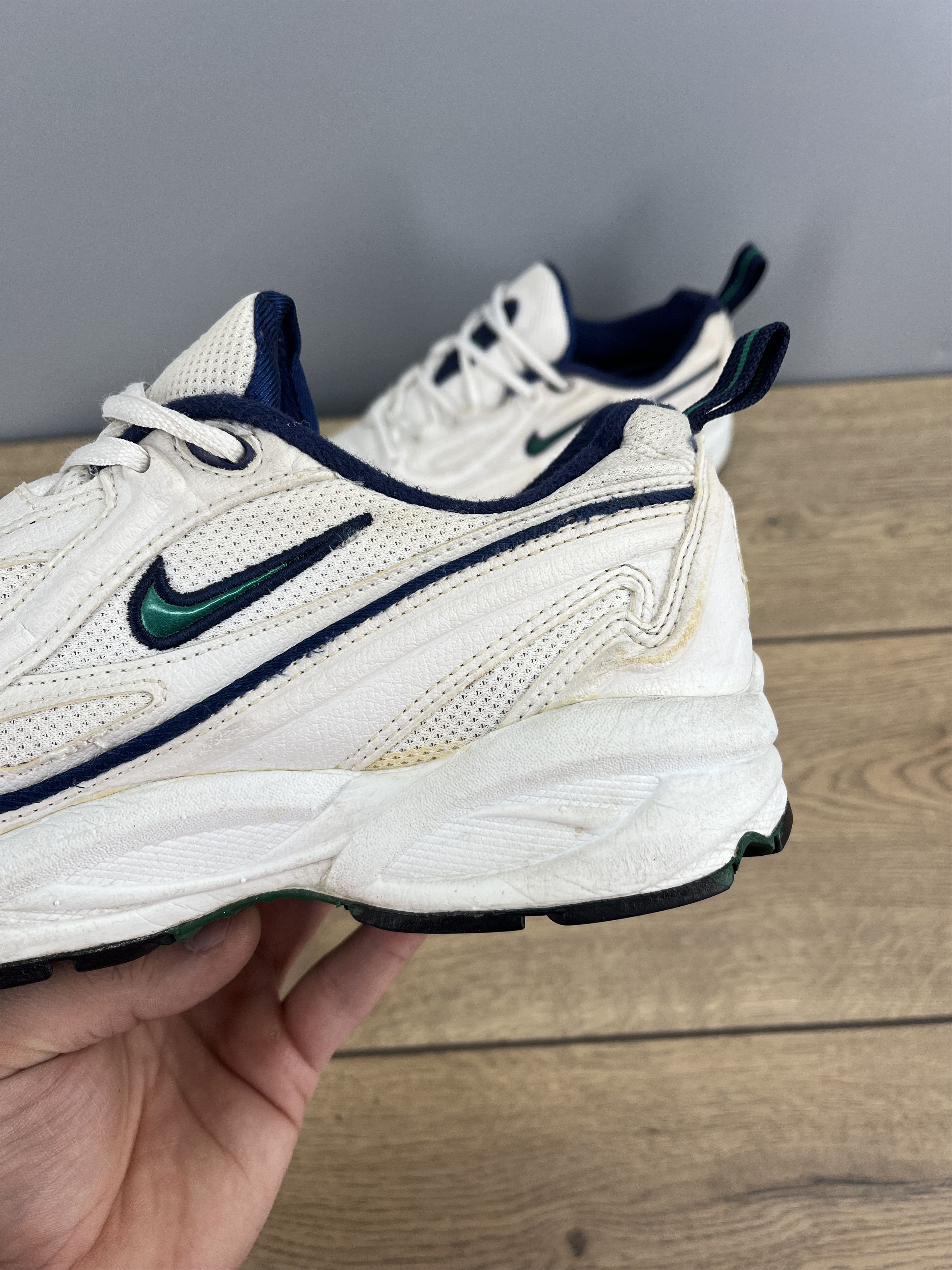 Nike Vintage Nike Air Sneakers US 9.5 EU 41 Retro 90s White Size US 9.5 / IT 39.5 - 5 Thumbnail