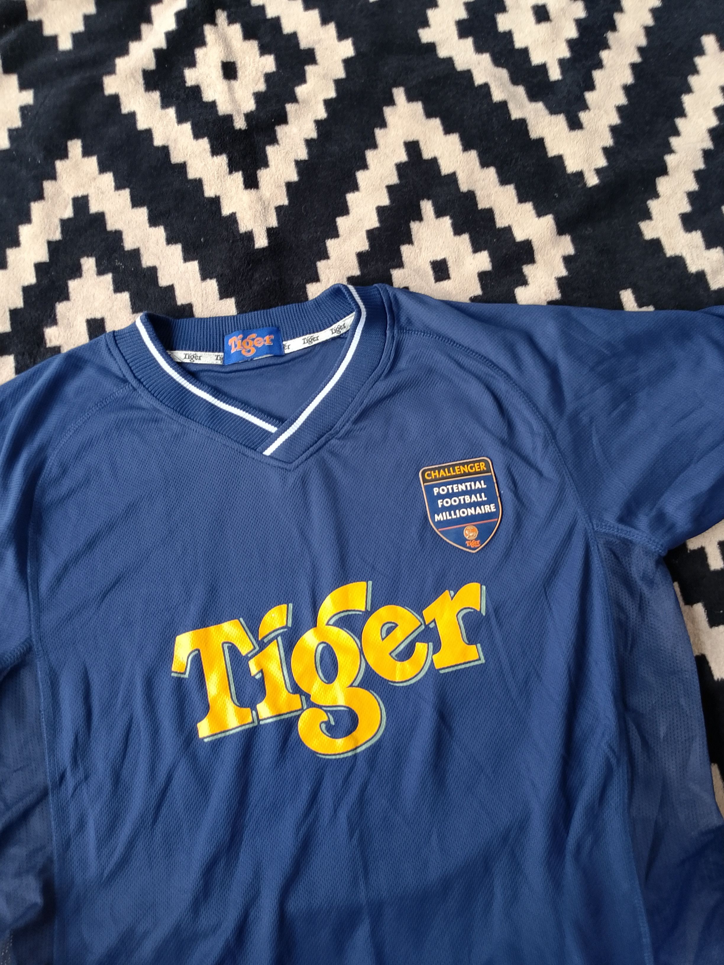 Other Vintage Tiger Beer Football Millionaire Blokecore Jersey Size US L / EU 52-54 / 3 - 4 Thumbnail