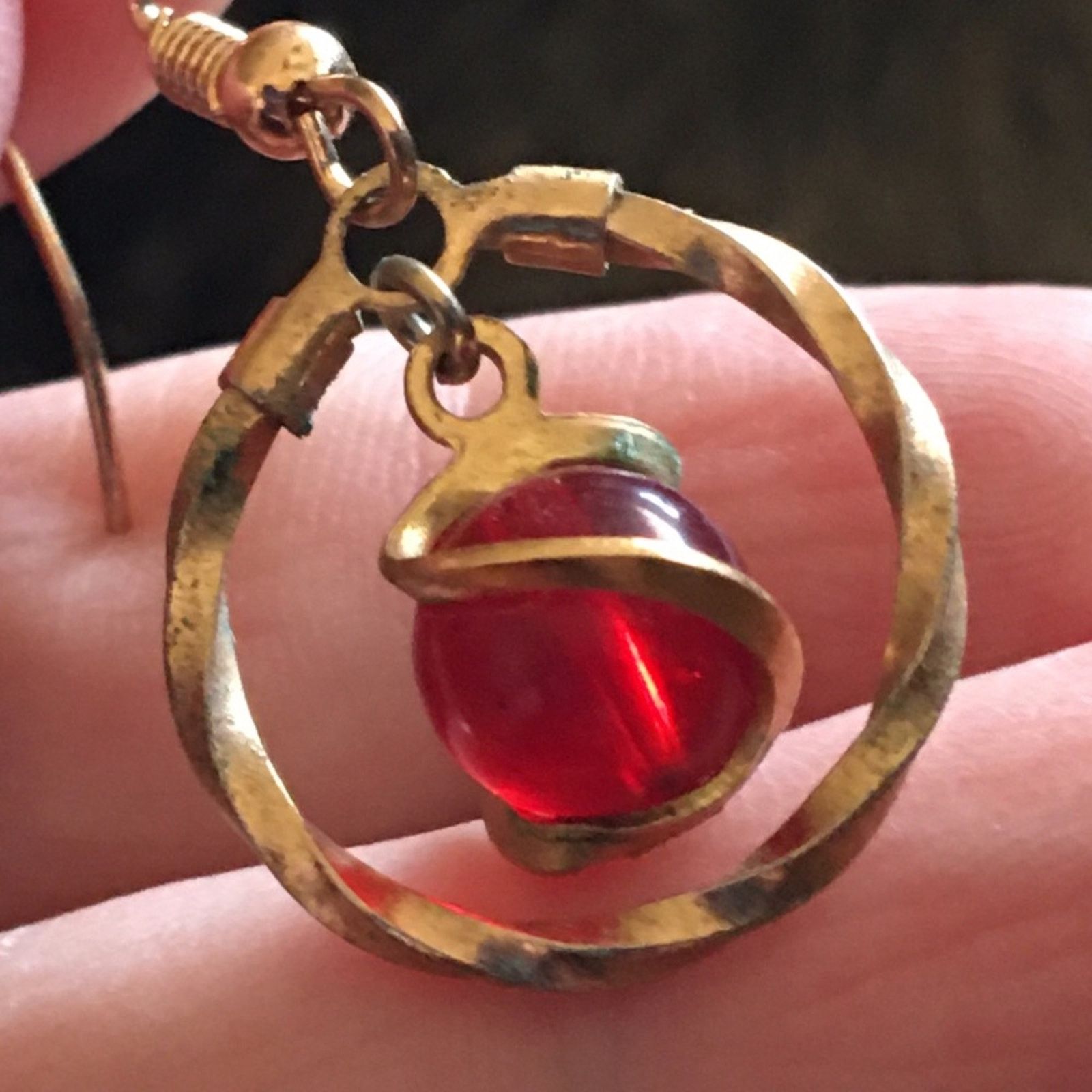 Vintage Vintage red glass gold tone dangle earrings Size ONE SIZE - 3 Thumbnail
