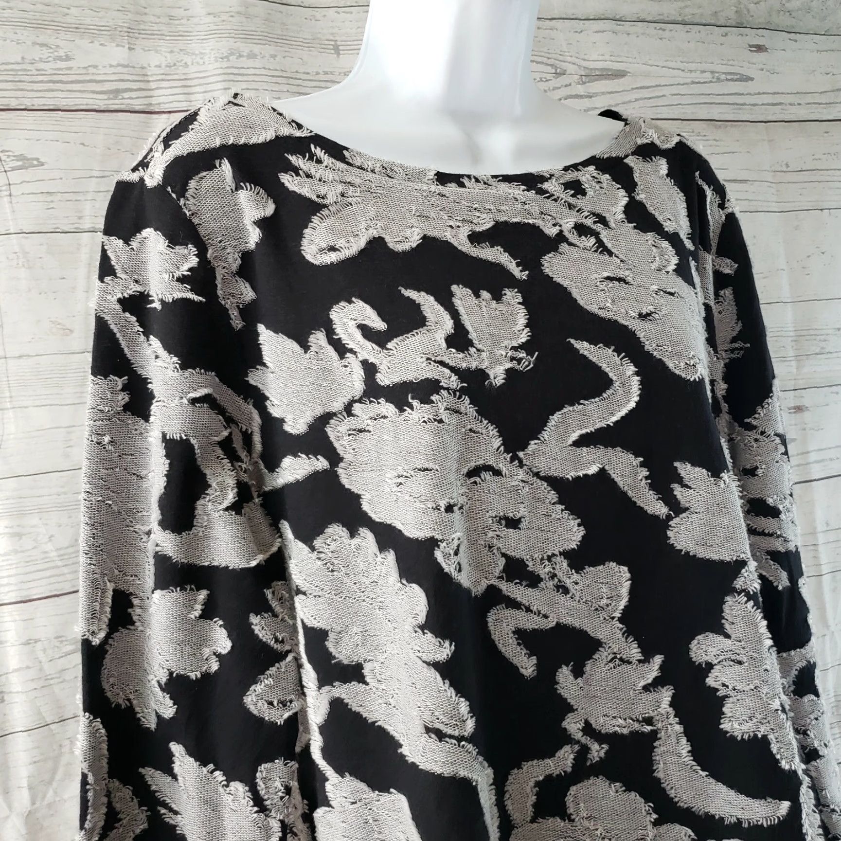 Loft Ann Taylor LOFT Top Womens Sz Medium Black Gray Fringe 3/4 Sleeve Cotton Blend Size M / US 6-8 / IT 42-44 - 2 Thumbnail