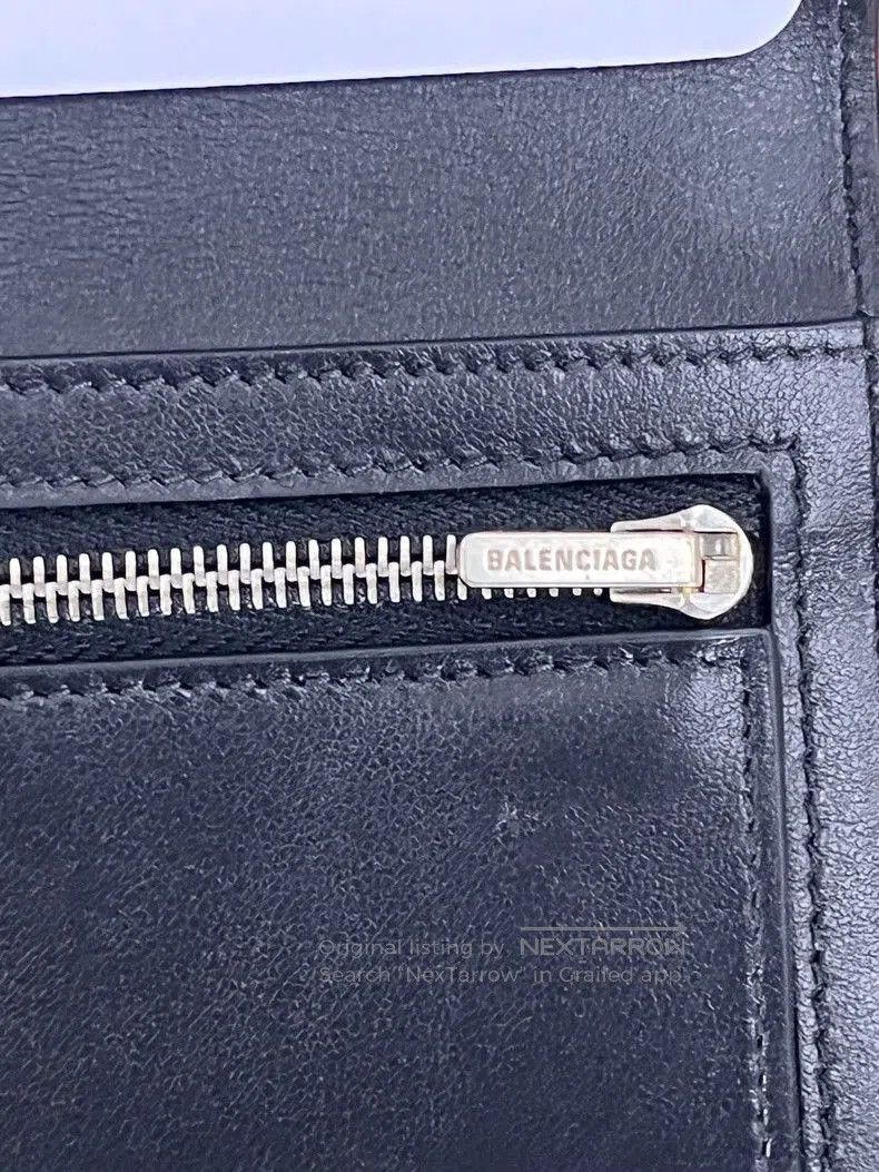 Balenciaga Balenciaga Passport Leather Logo Embossed Case. Size ONE SIZE - 6 Thumbnail