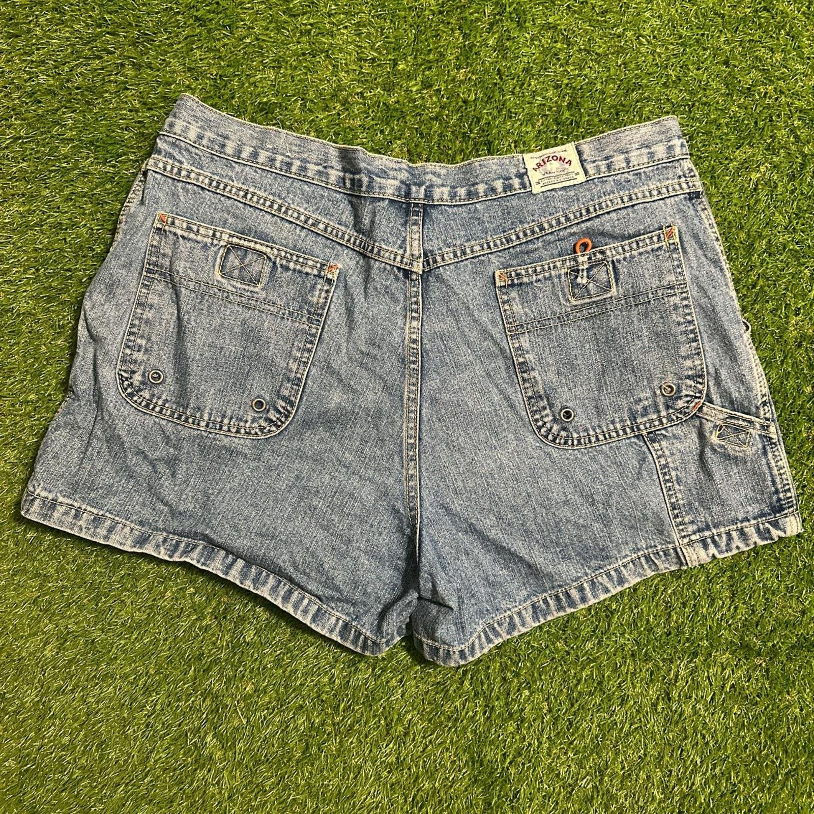 Arizona Jean Co. Arizona Jean Co. High-Waisted Denim Shorts Size 34" / US 12 / IT 48 - 4 Thumbnail