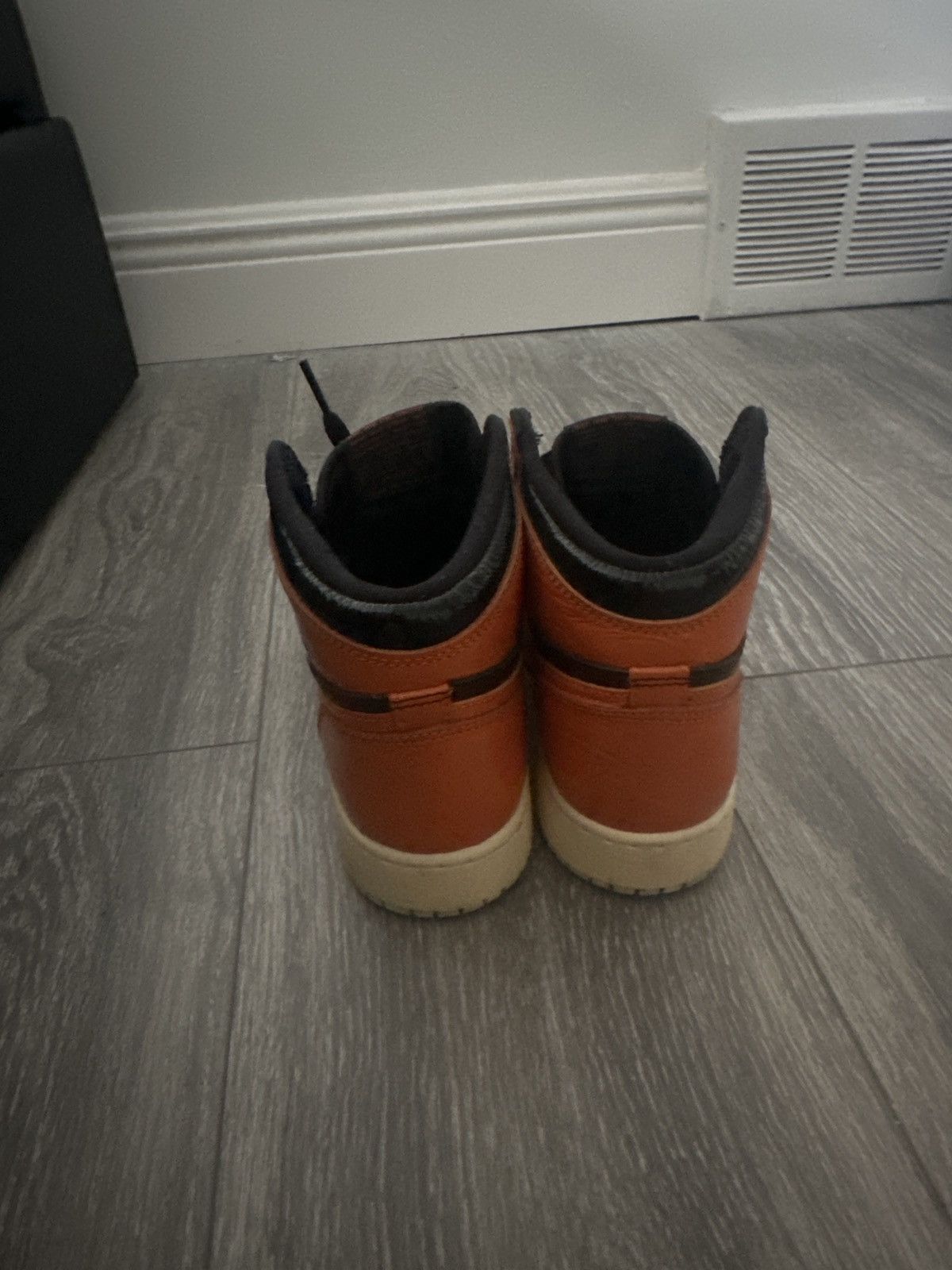 Jordan Brand Jordan 1s shattered backboards Size US 6 / EU 39 - 4 Thumbnail