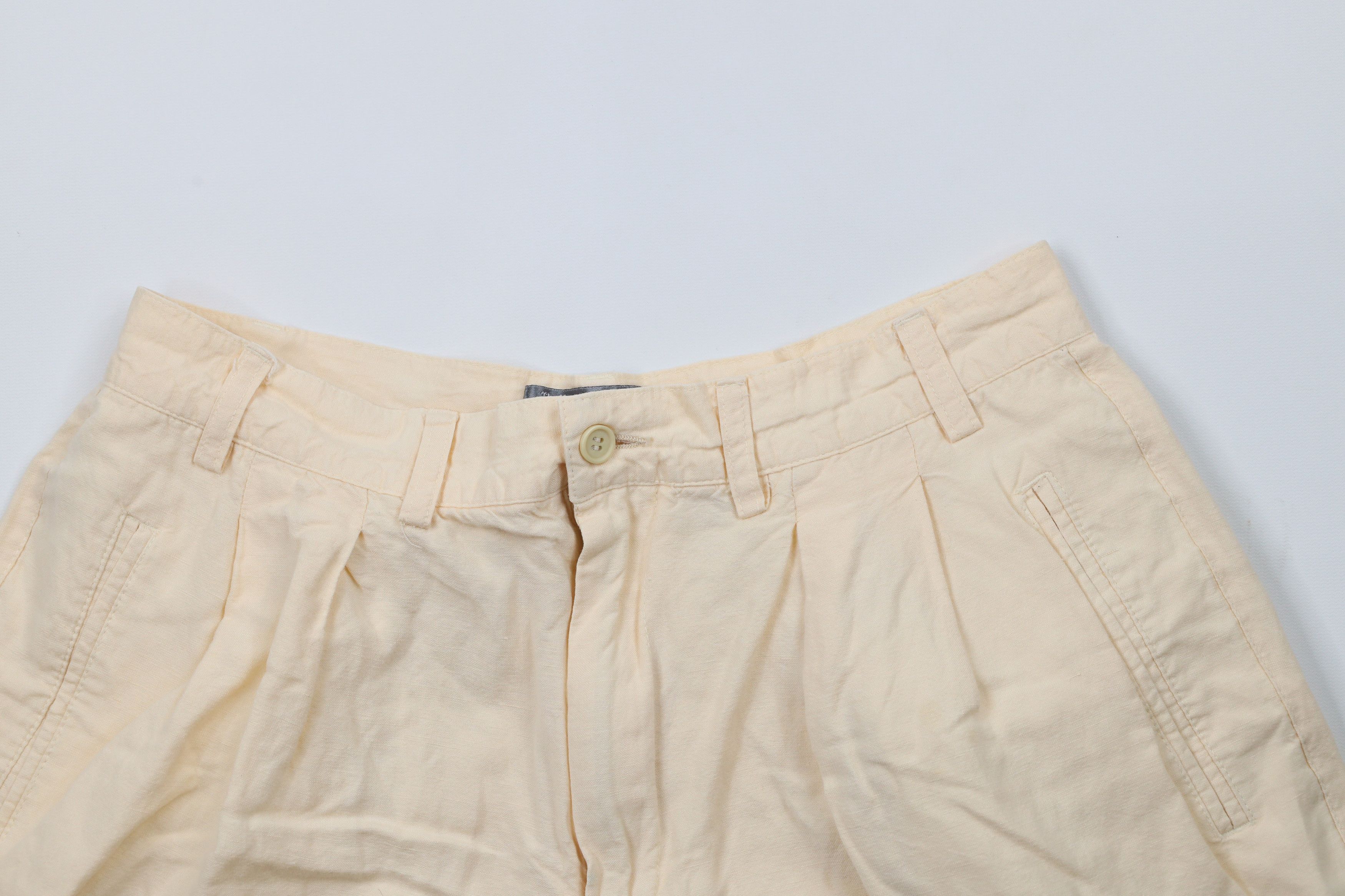 Vintage Vintage 90s Streetwear Pleated Above Knee Shorts Pale Yellow Size US 32 / EU 48 - 2 Thumbnail