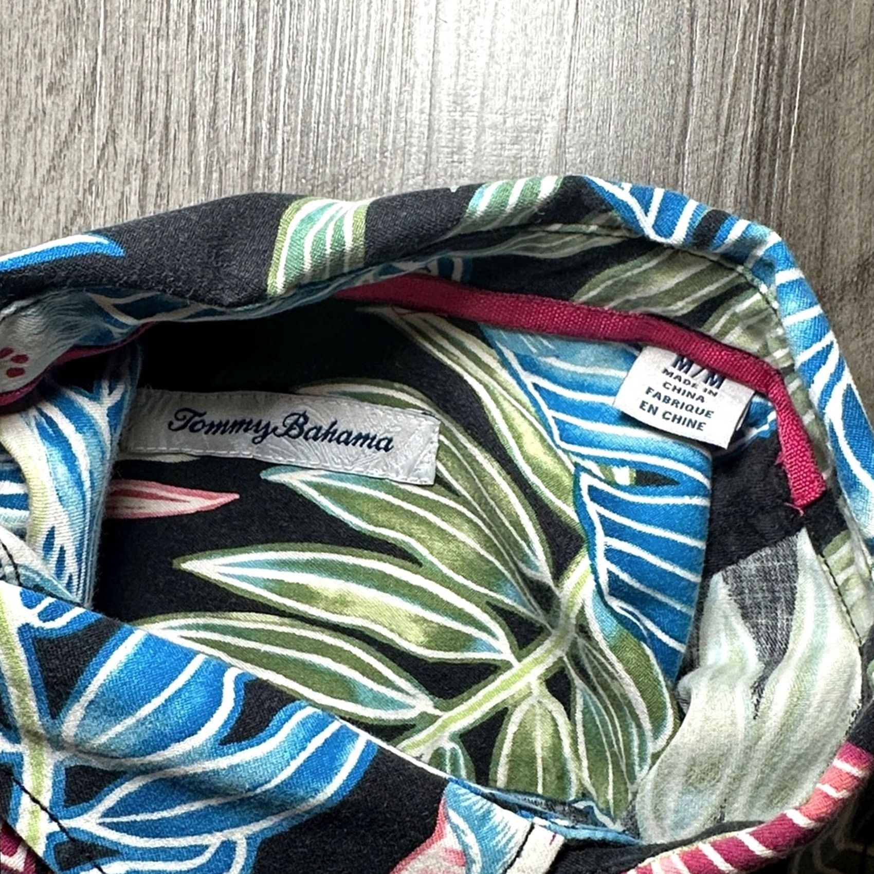 Tommy Bahama VINTAGE Tommy Bahama Konkan Jungle Hawaiian Silk Blend Short Sleeve Button Down Medium Mens Black Shirt Size US 31 - 6 Thumbnail
