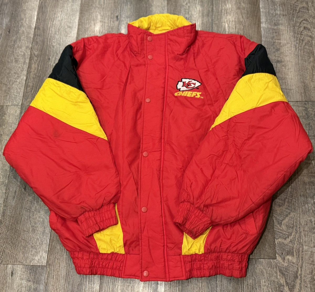 Chalk Line Vintage Kansas City Chiefs Chalk Line Puffer Jacket size XL Size US XL / EU 56 / 4 - 1 Thumbnail