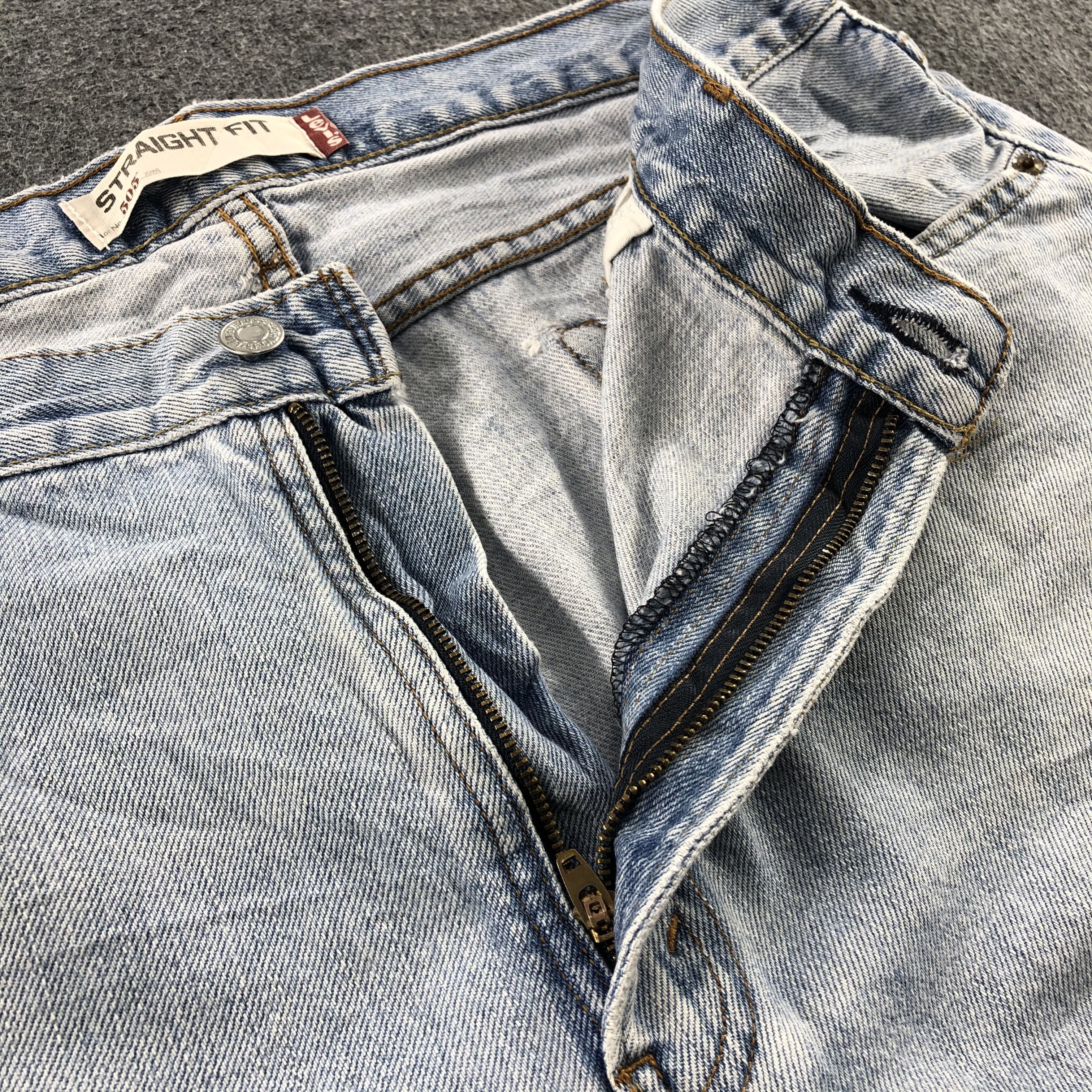 Vintage Light Wash Levis 505 Jeans-J1270