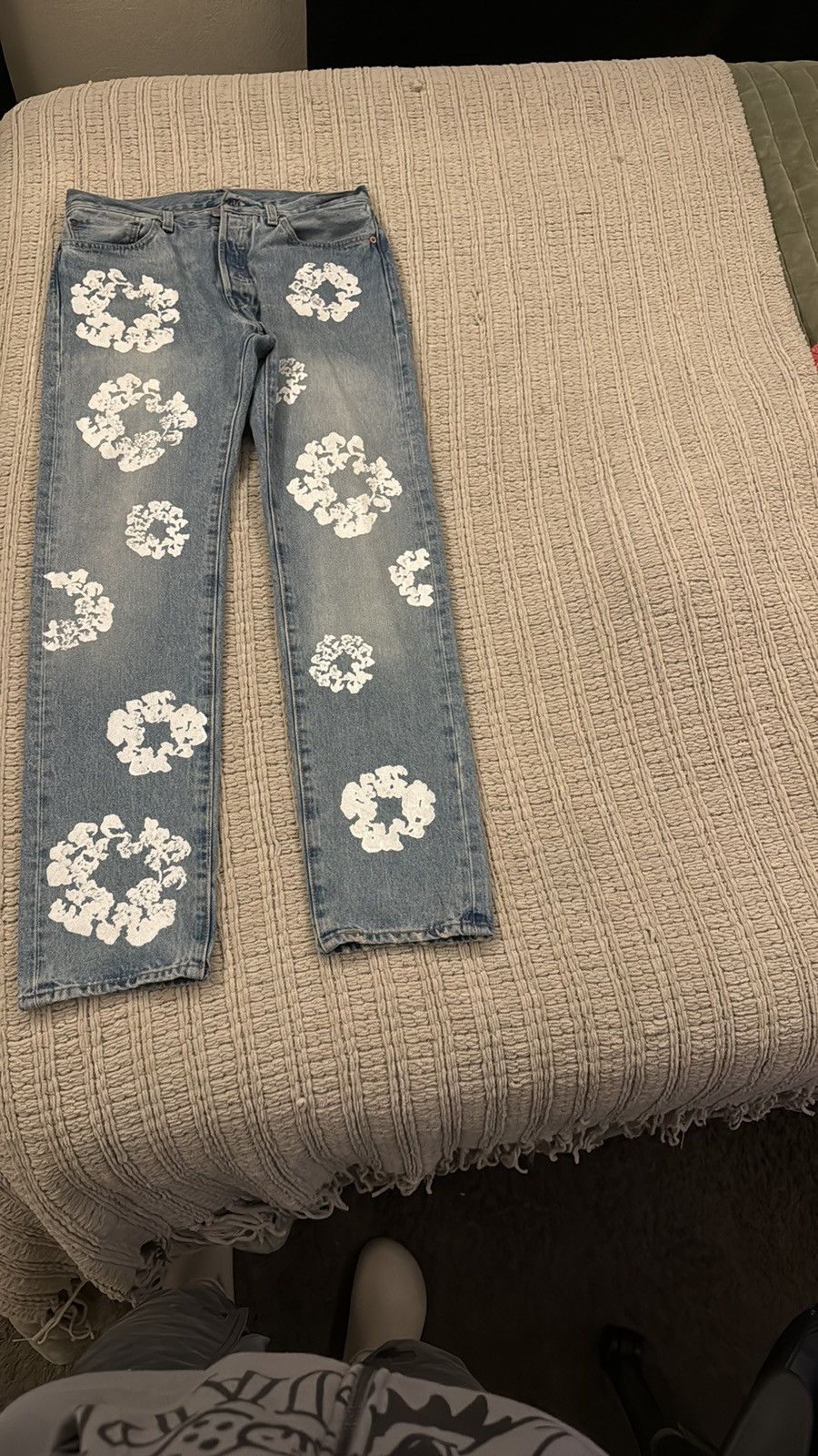 DENIM TEARS DENIM TEARS X LEVI’S COTTON WREATH JEAN Size US 31 - 1 Thumbnail