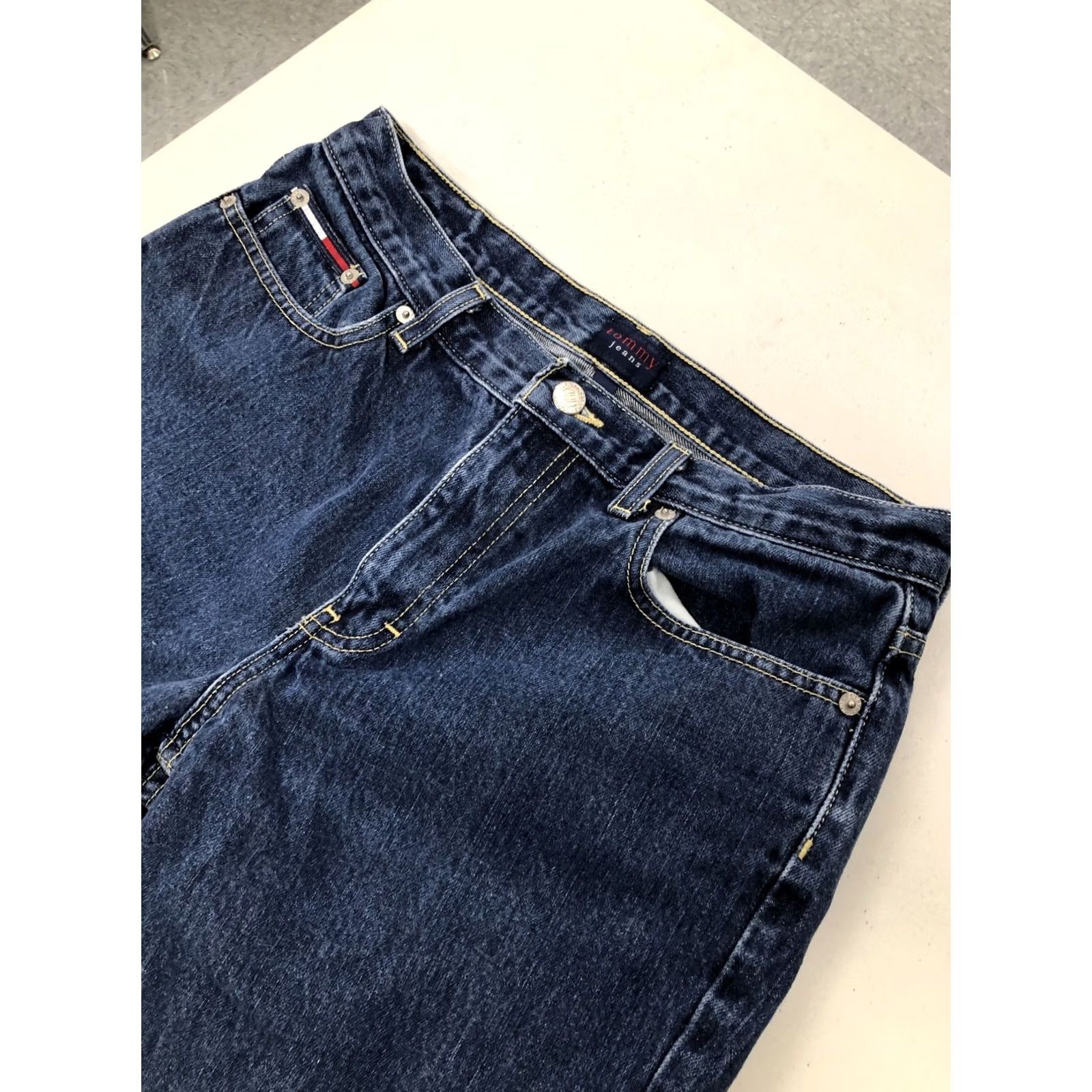 Tommy Hilfiger Tommy Jeans Big Logo Size 7 Straight Leg Womens Jeans Blue 5-Pocket Mid Rise Zip Inseam 28in Regular fit Size 28" / US 6 / IT 42 - 5 Thumbnail