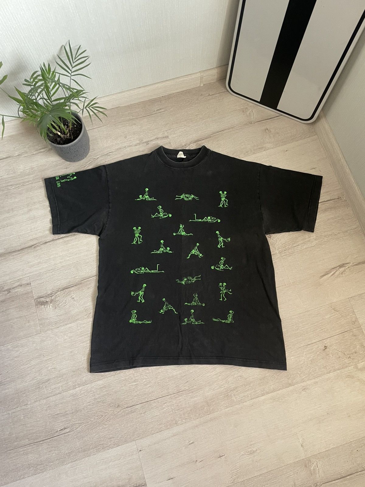 Vintage Vintage Faded Bone In Love Tee Skeleton Distressed Y2k Size US XL / EU 56 / 4 - 1 Thumbnail