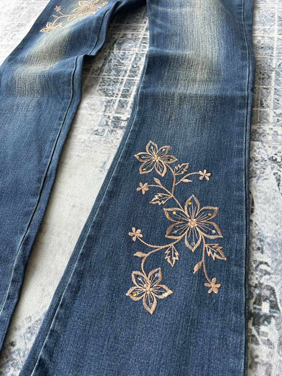If Six Was Nine Super Flared Flowers Cox Jeans Size US 28 / EU 44 - 4 Thumbnail