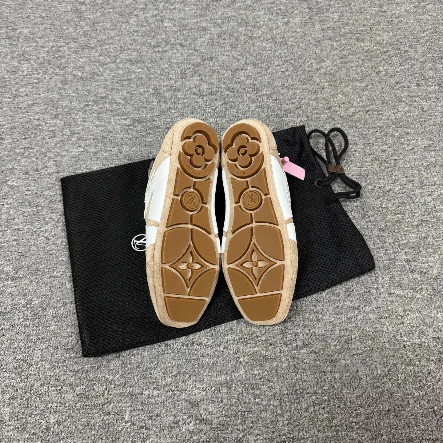 Louis Vuitton Louis Vuitton size 38 Waisted design; metal buttons; medium Size M / US 6-8 / IT 42-44 - 6 Thumbnail