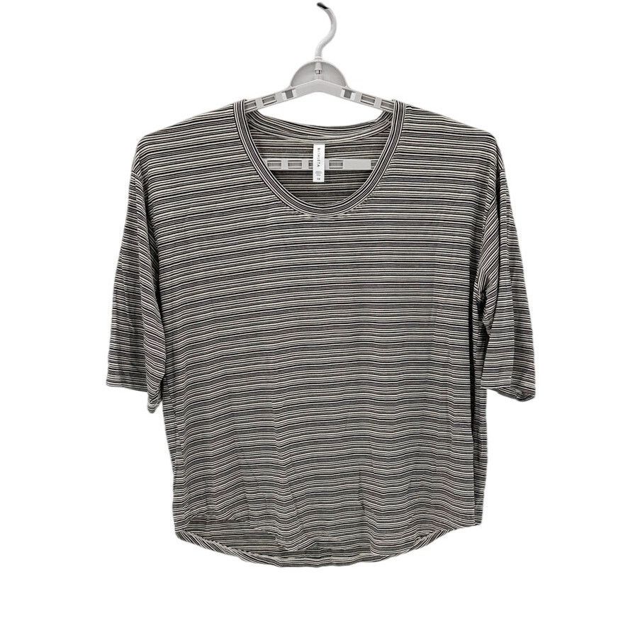 Athleta Athleta Cloudlight Stratus Striped T-shirt V-neck 1X Size XL / US 12-14 / IT 48-50 - 1 Thumbnail