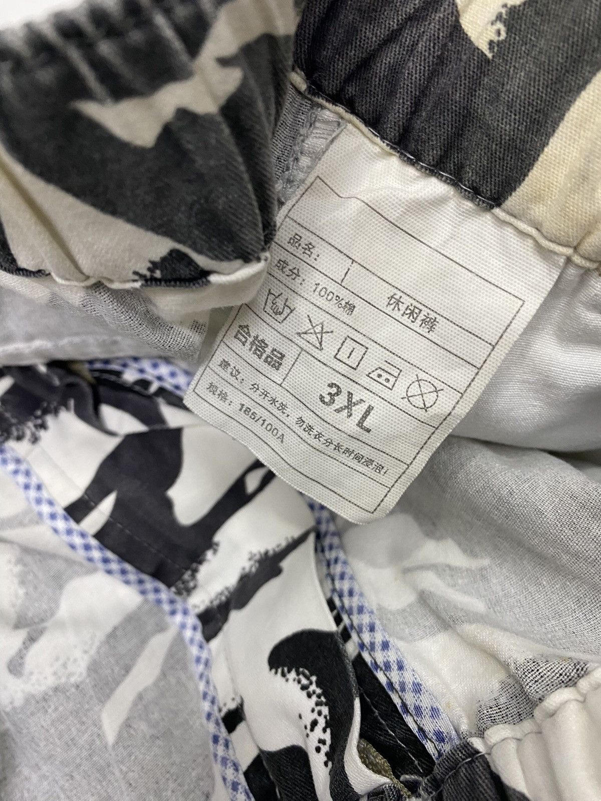 Japanese Brand JAPANESE BRAND WHITE CAMO MULTI POCKET CARGO PANTS Size US 33 - 7 Thumbnail
