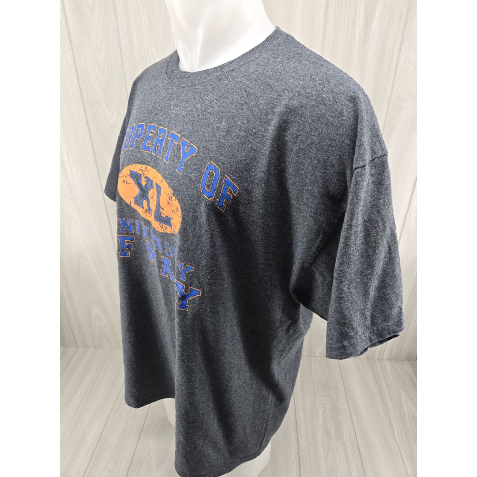 Gildan University of Mary UMary Marauders Men's Logo T-Shirt Gray 2XL Shirt Short Sleeve Logo 90s/2000s Theme Mens Size US XXL / EU 58 / 5 - 4 Thumbnail