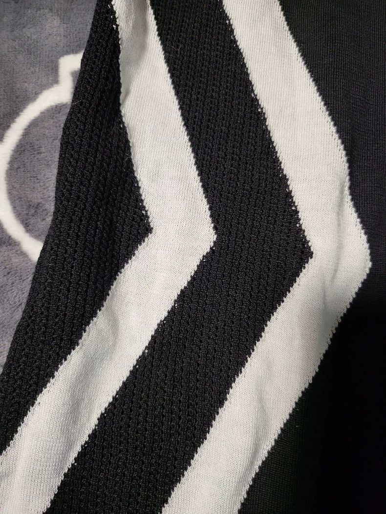 Givenchy Givenchy Short-sleeved T-shirt with an unbeatable fit; mes Size US M / EU 48-50 / 2 - 3 Thumbnail