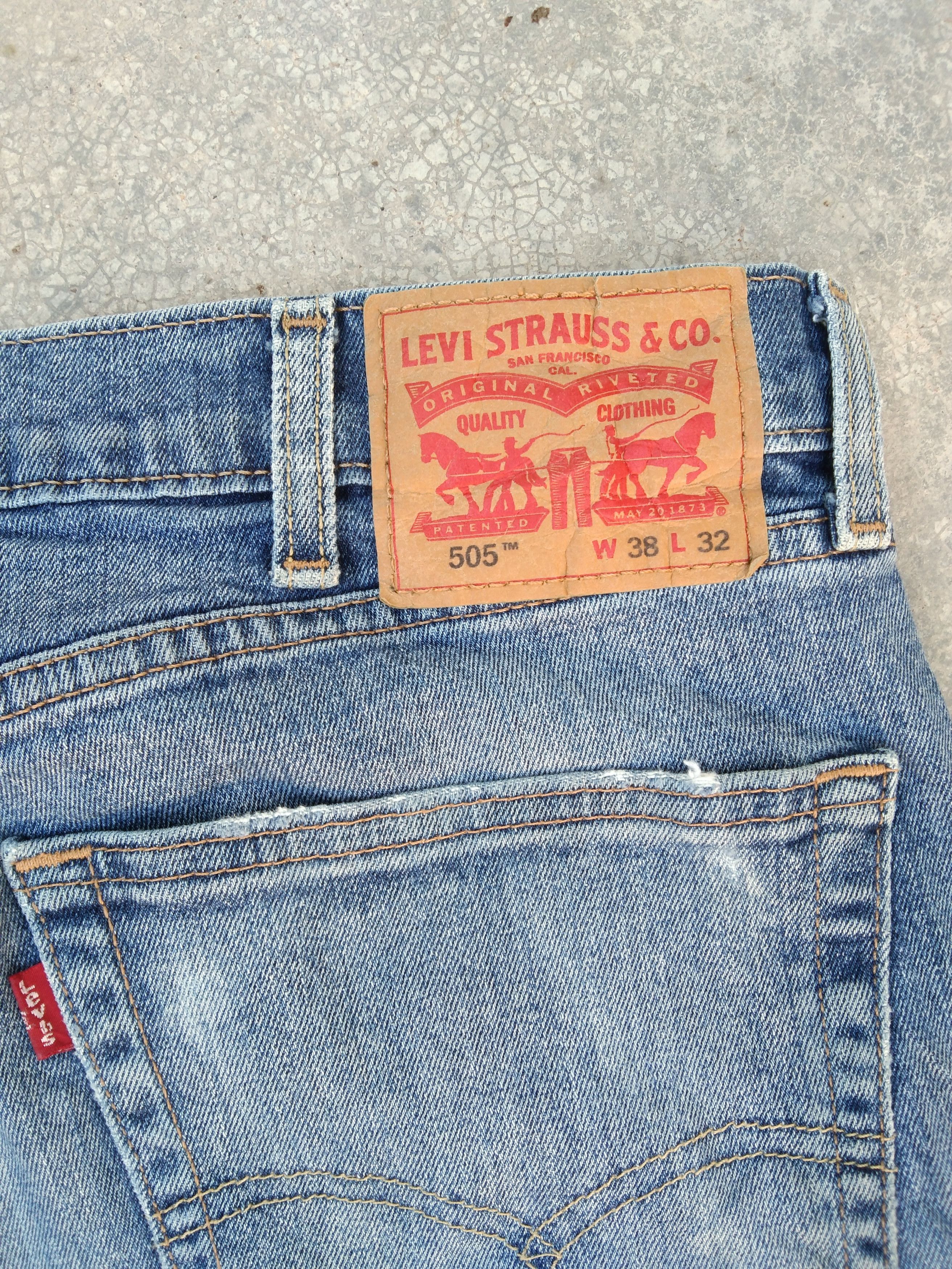 Levi's Vintage Levi's Jeans 505 Faded Blue Distressed Denim 38x32 Size US 38 / EU 54 - 4 Thumbnail