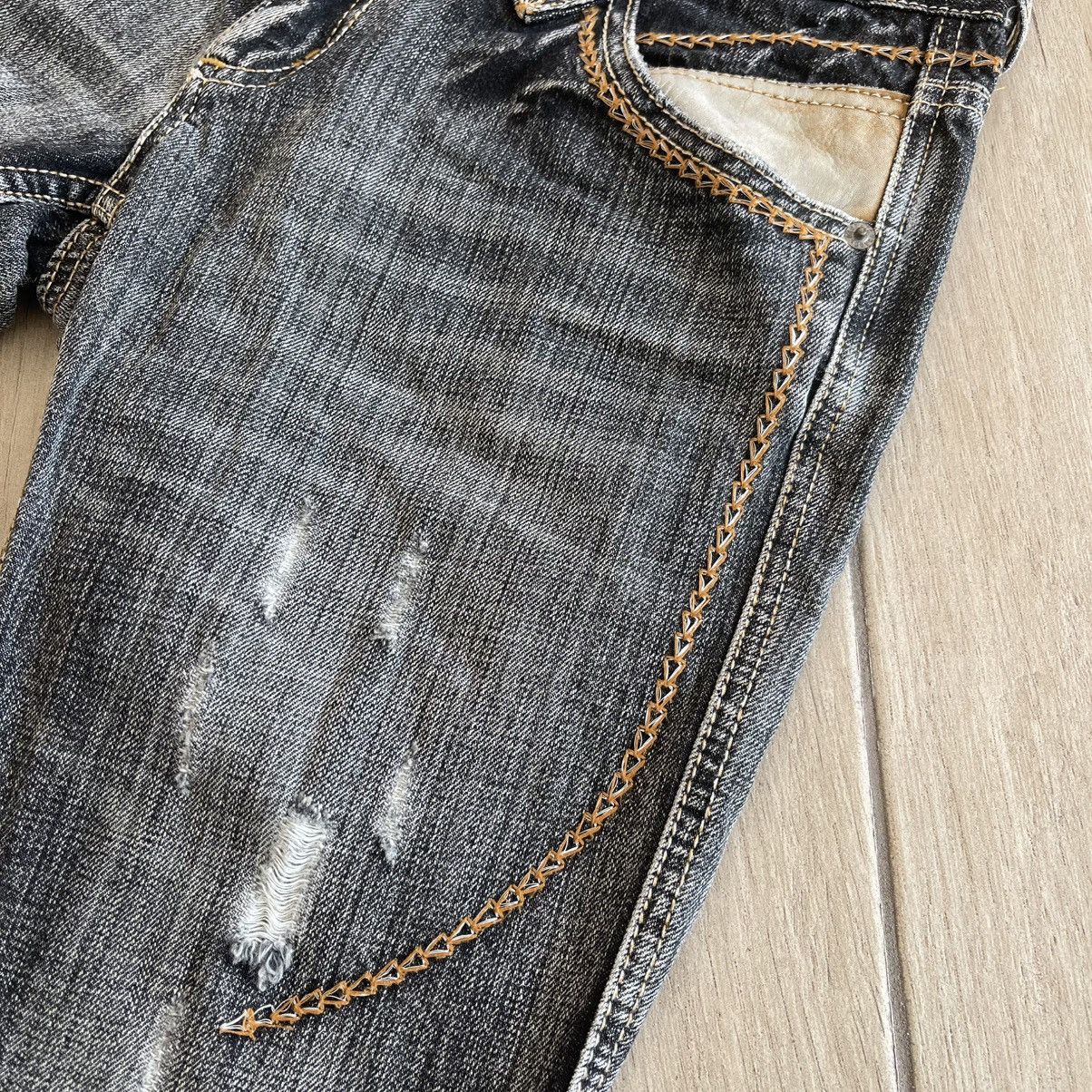 Tornado Mart 2000s Weave Embroidery Leather Patch Distressed Denim Shorts Size US 30 / EU 46 - 3 Thumbnail