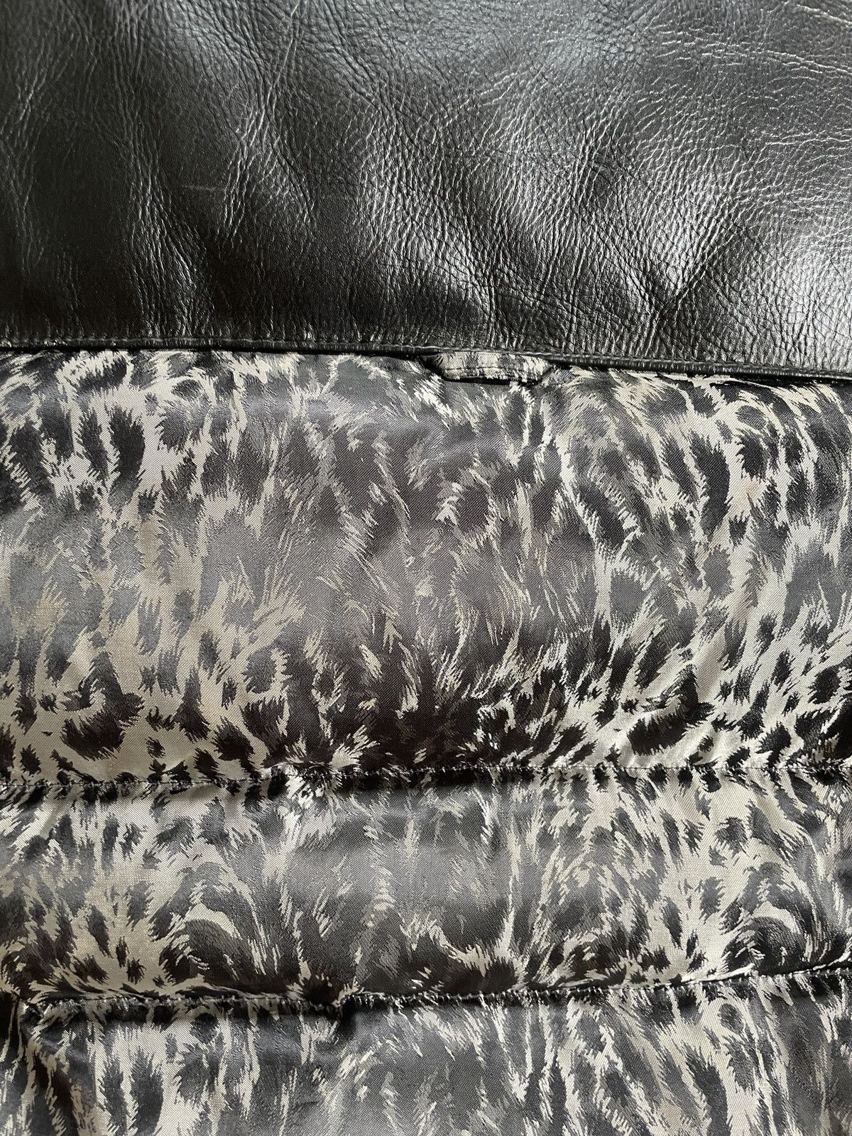 If Six Was Nine 2000s NO.ID Japanese archive Leopard Puffer Leather Vest Size US S / EU 44-46 / 1 - 8 Thumbnail