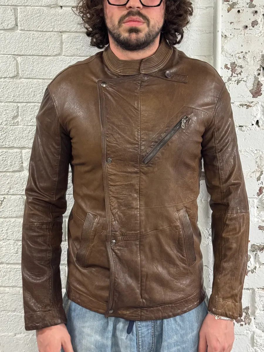 Emporio Armani 1990s Emporio Armani Asymmetrical Avant Garde Brown Leather Jacket Size US S / EU 44-46 / 1 - 2 Thumbnail