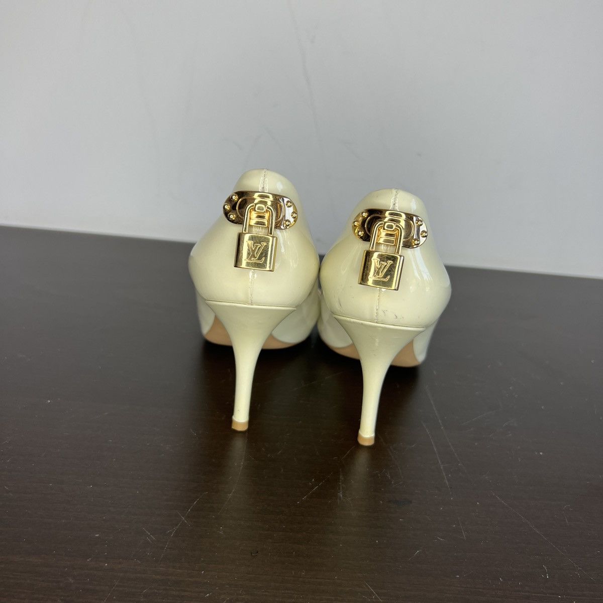 Louis Vuitton Louis Vuitton Patent Leather Beige Heels Shoes Y2K Padlock Size US 5.5 / IT 35.5 - 2 Thumbnail