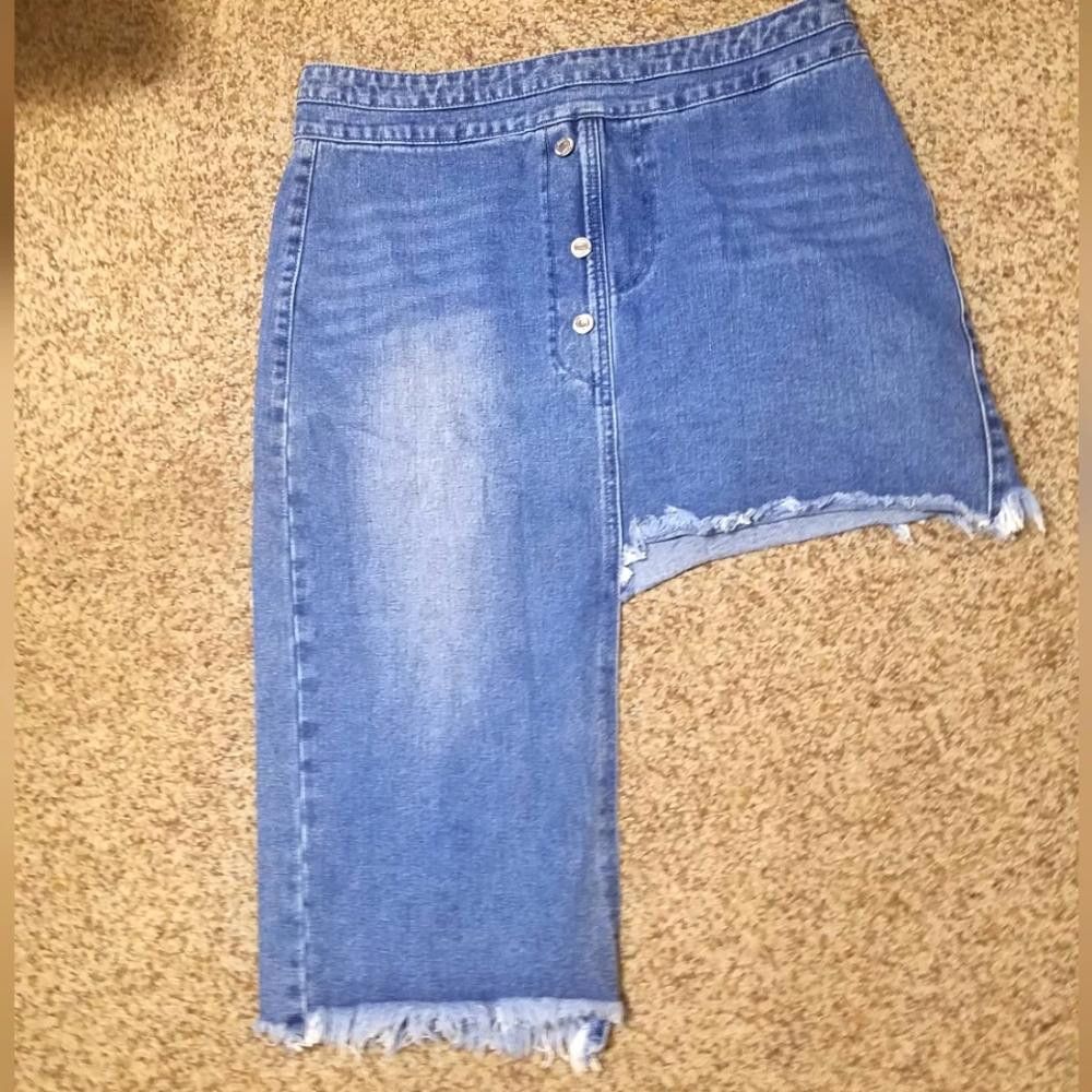 Designer Pretty Little Thing Distressed Blue Denim Skirt Size 12 Size 34" / US 12 / IT 48 - 1 Thumbnail