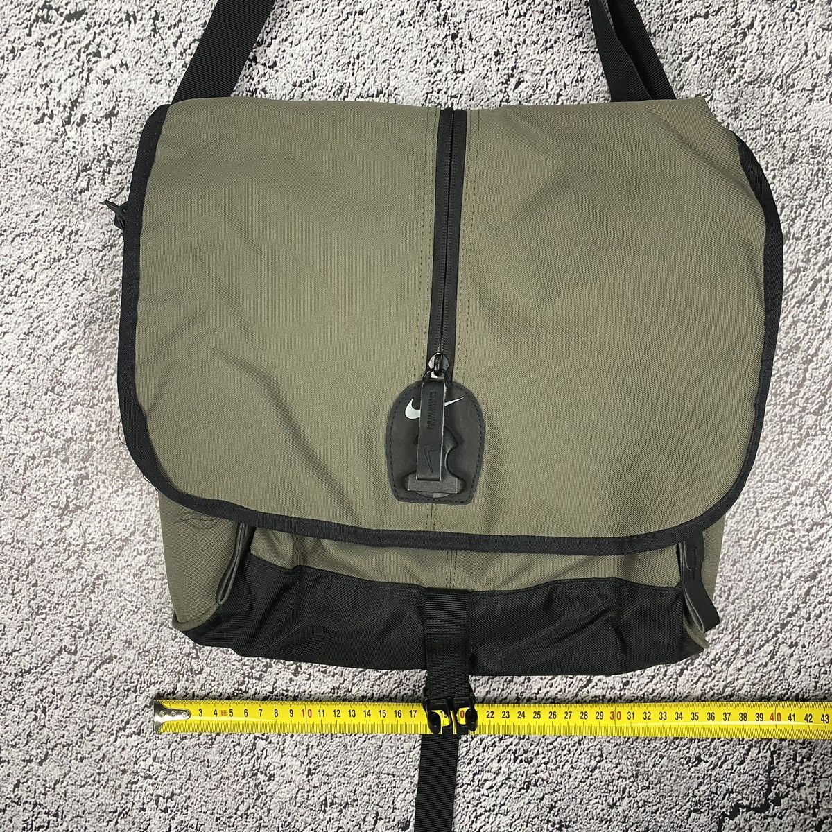 Nike × Vintage Nike Vintage 00’s Centre Swoosh Crossbody Messenger Bag Size ONE SIZE - 16 Thumbnail