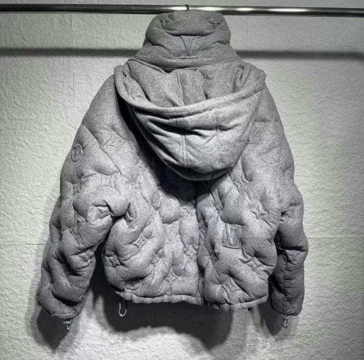 Louis Vuitton Louis Vuitton Show Full Print Embossed Gray Logo Down Jacket Size US M / EU 48-50 / 2 - 2 Thumbnail