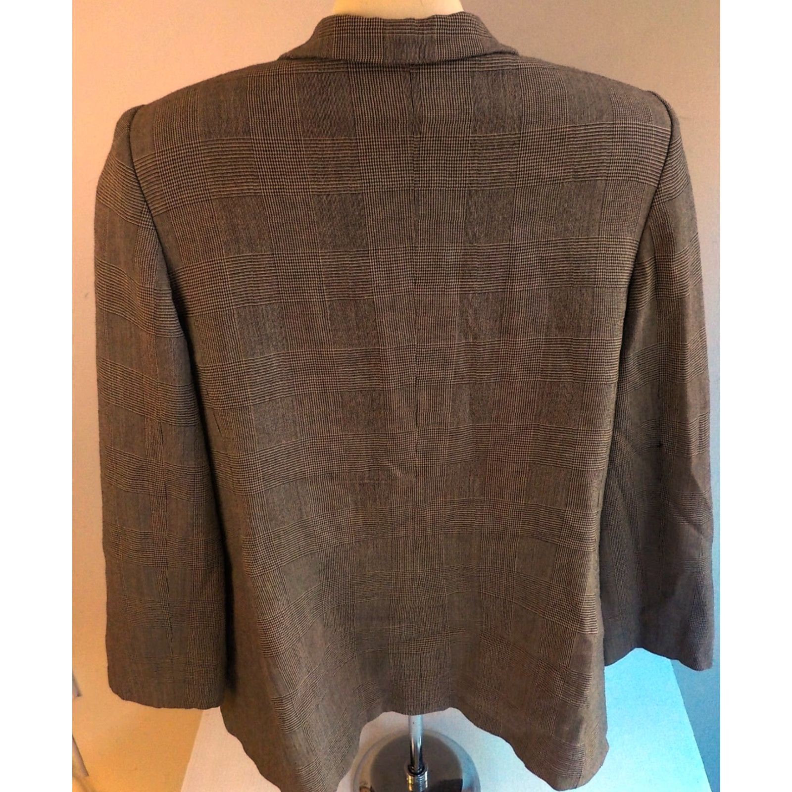 Armani ARMANI Collezioni Blazer Plaid Beige/Black Wool Blend - SZ 6 Womens Jacket Lining 100% Polyester Notch 2 Button, Great Condition Size M / US 6-8 / IT 42-44 - 4 Thumbnail
