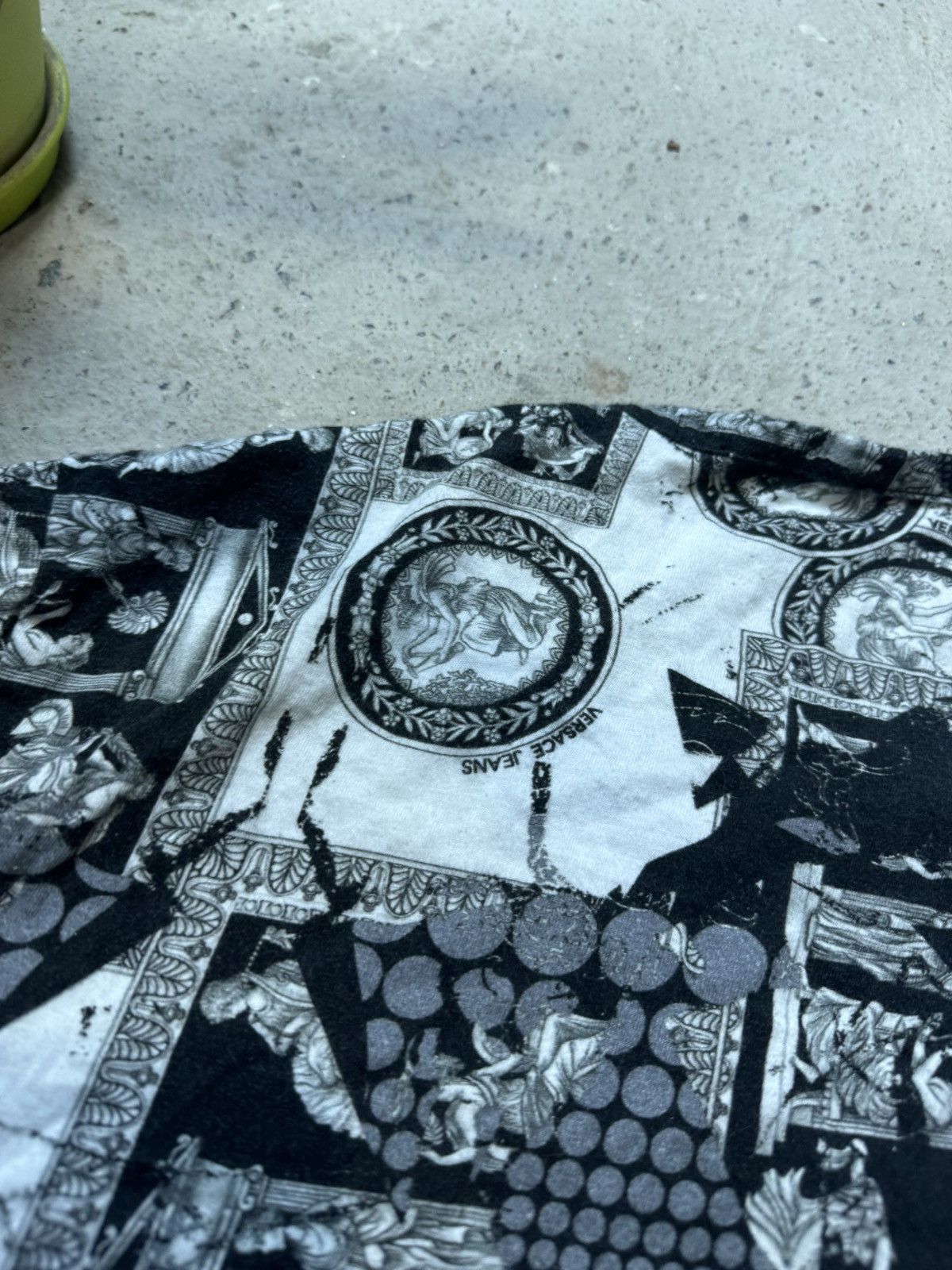 Designer × Versace Jeans Couture Y2K Versace Jeans Couture Barrocco Greece Print T Shirt Size US S / EU 44-46 / 1 - 8 Thumbnail
