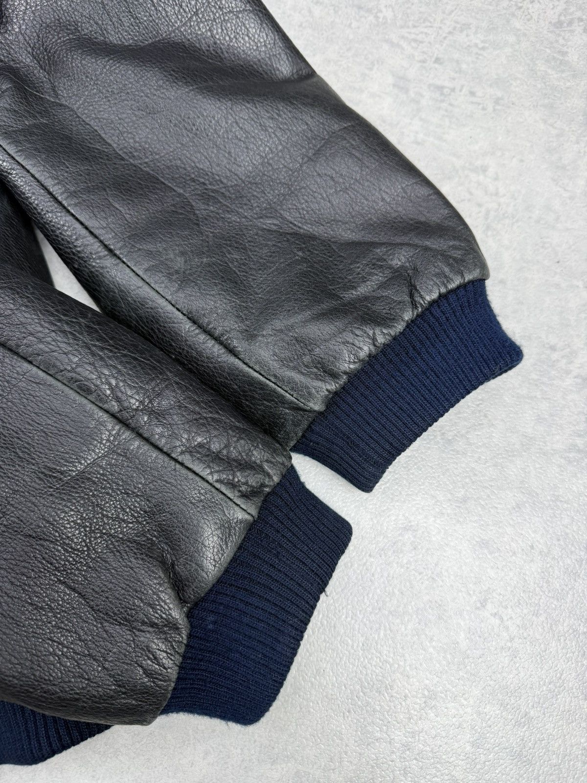 Levi's Vintage Clothing Vintage Levis Black Leather Aviator Bomber Jacket Size L Size US L / EU 52-54 / 3 - 17 Thumbnail