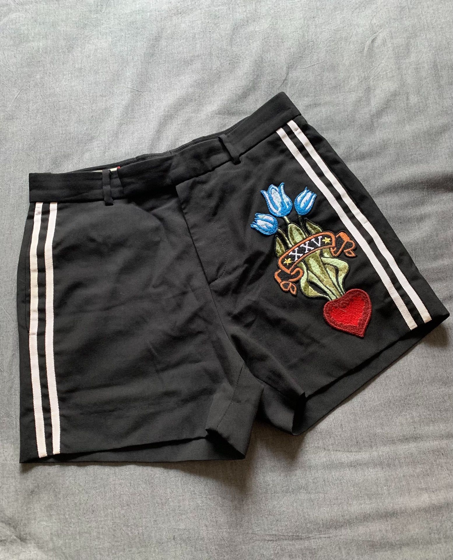 Gucci Gucci Side Stripe Embroidered Floral Shorts Size US 28 / EU 44 - 1 Thumbnail