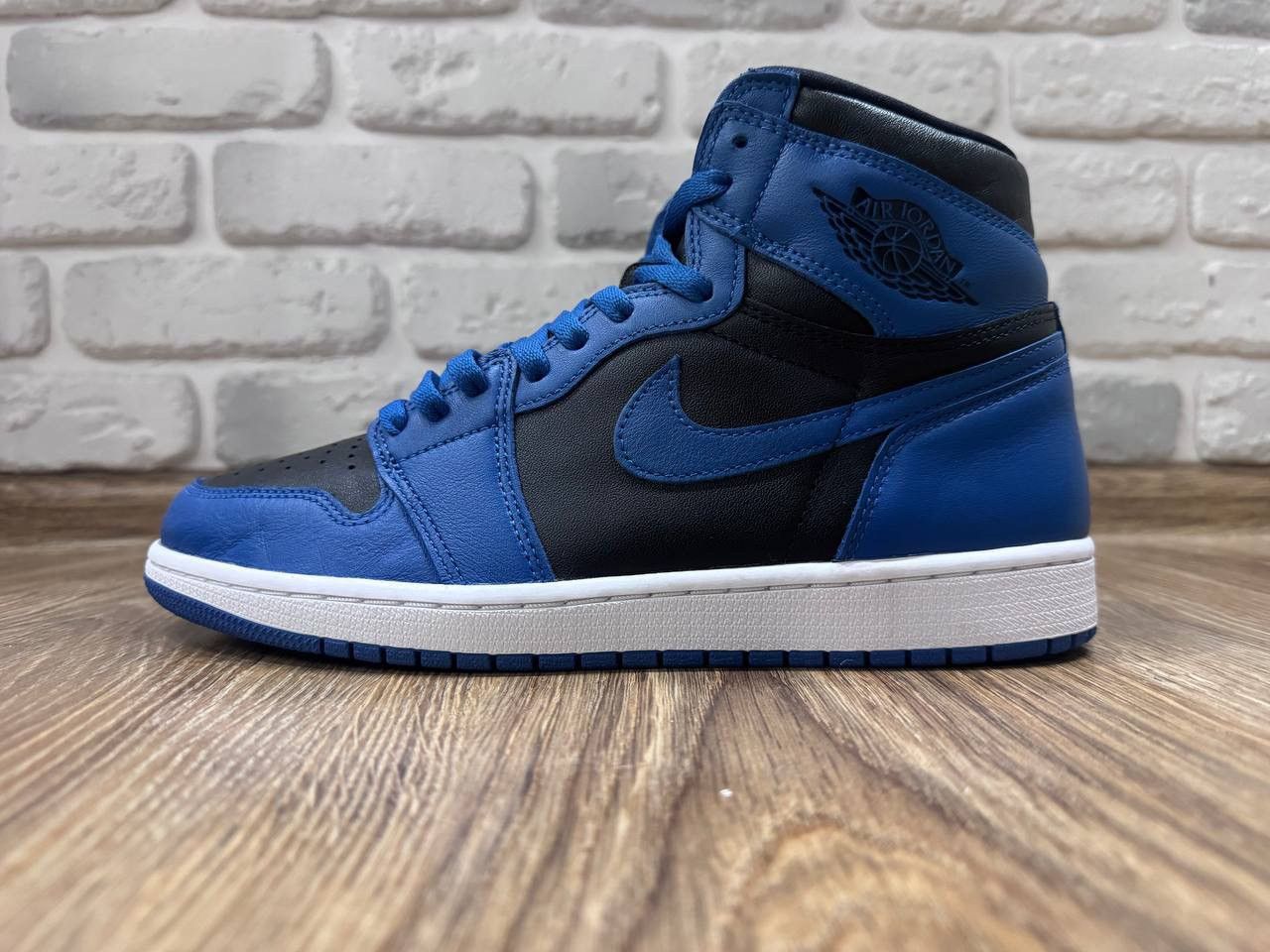 Nike Nike Air Jordan 1 Retro High OG Sneakers Shoes Size US 10 / EU 43 - 1 Thumbnail