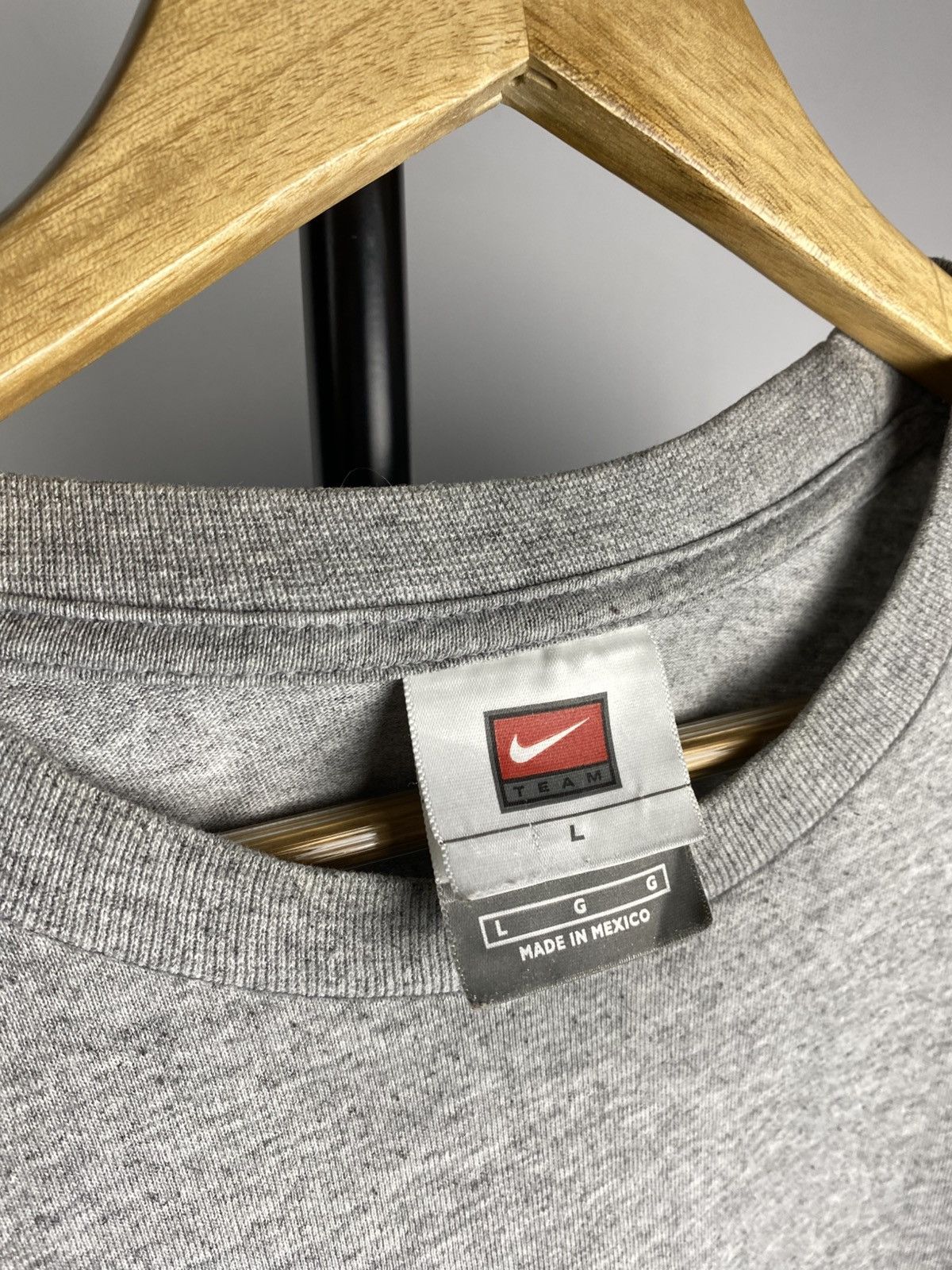 Nike × Vintage Vintage 90s Nike Team Basic Blank Logo Swoosh T-Shirt y2k Size US L / EU 52-54 / 3 - 6 Thumbnail