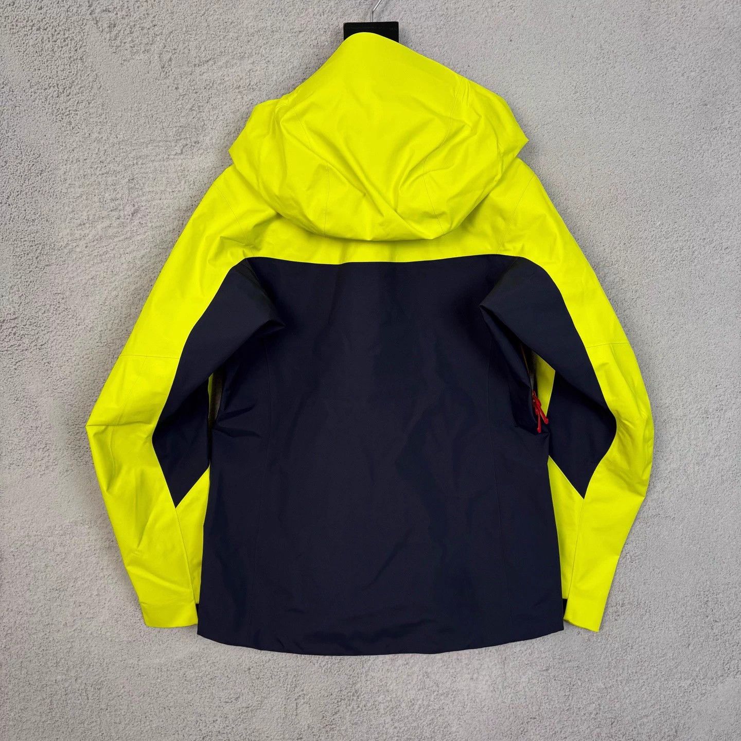 Arc'teryx Arcteryx Alpha SV GORE-TEX Colorblock Year Dragon Yellow Size XS / US 0-2 / IT 36-38 - 2 Thumbnail