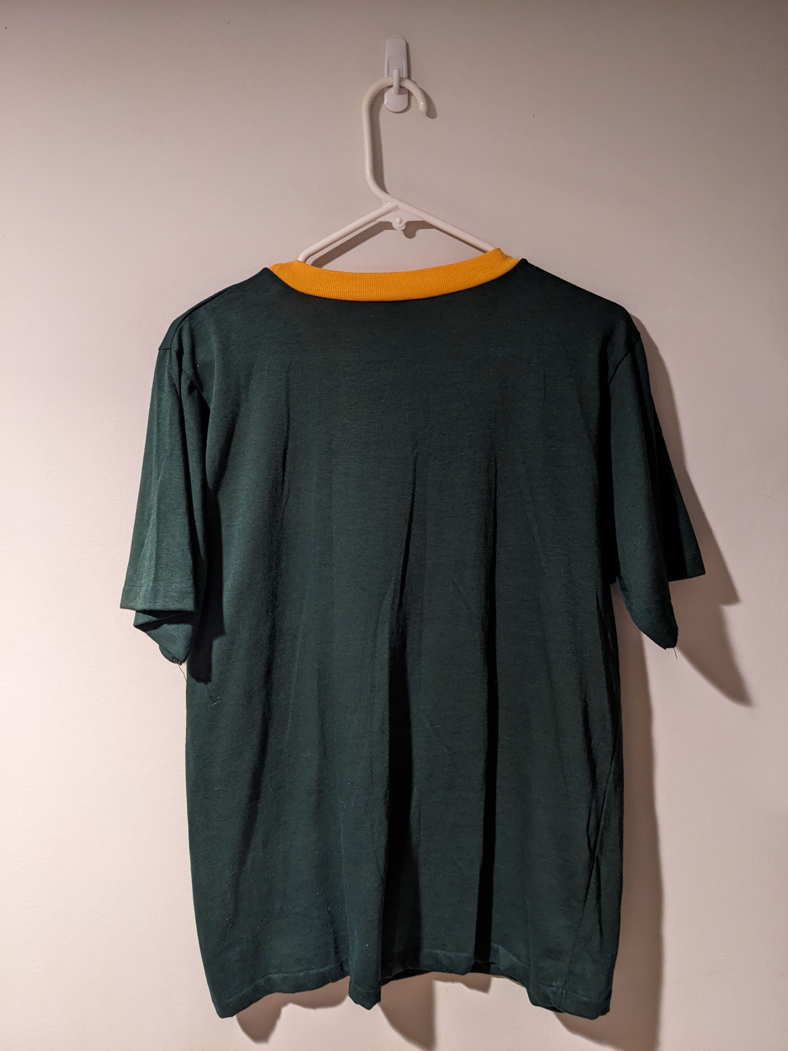 Cartoon Network × Vintage Vintage 1976 Bugs Bunny 3-D Badge Green Medium T-Shirt Size US M / EU 48-50 / 2 - 7 Thumbnail