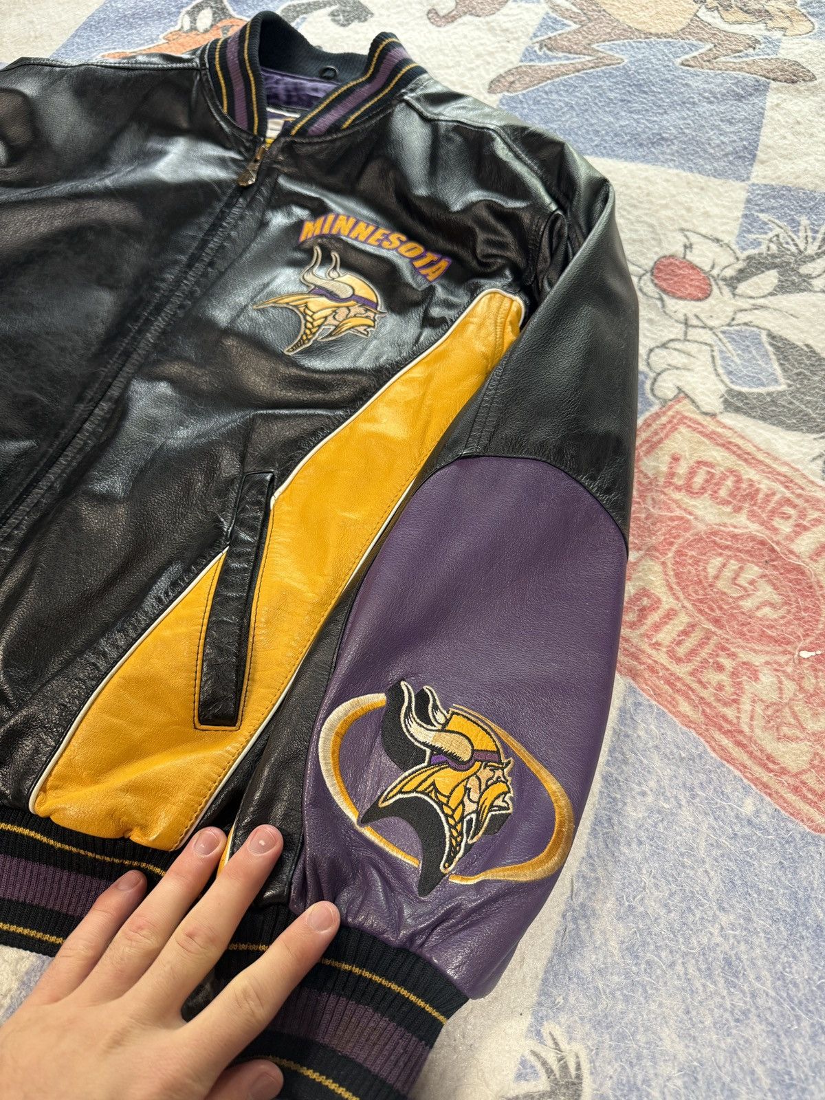 NFL Vintage Minnesota Vikings leather jacket Size US L / EU 52-54 / 3 - 3 Thumbnail