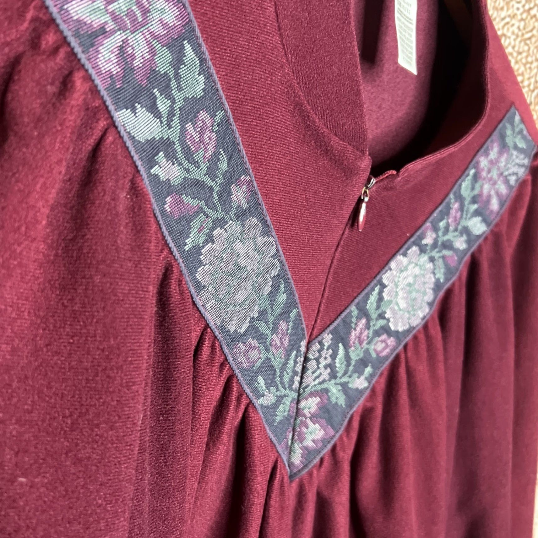 Vintage VINTAGE Vanity Fair Gown Night Maroon Embroidered Velour Kimono 3/4 Sleeve XL Women's Size XL / US 12-14 / IT 48-50 - 4 Thumbnail