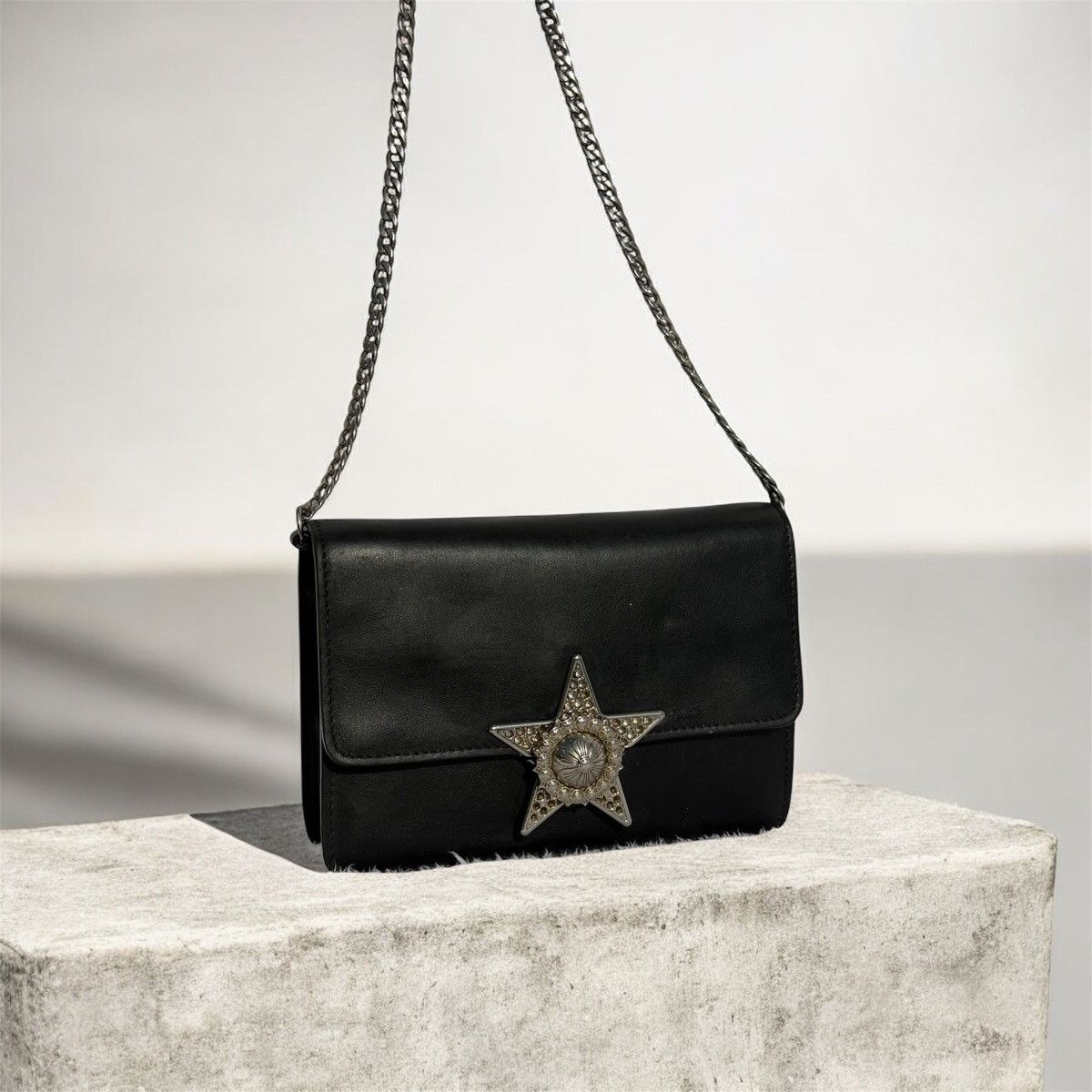 Miu Miu 💥RARE💥 vintage miu miu shoulder bag leather with star acc Size ONE SIZE - 1 Thumbnail