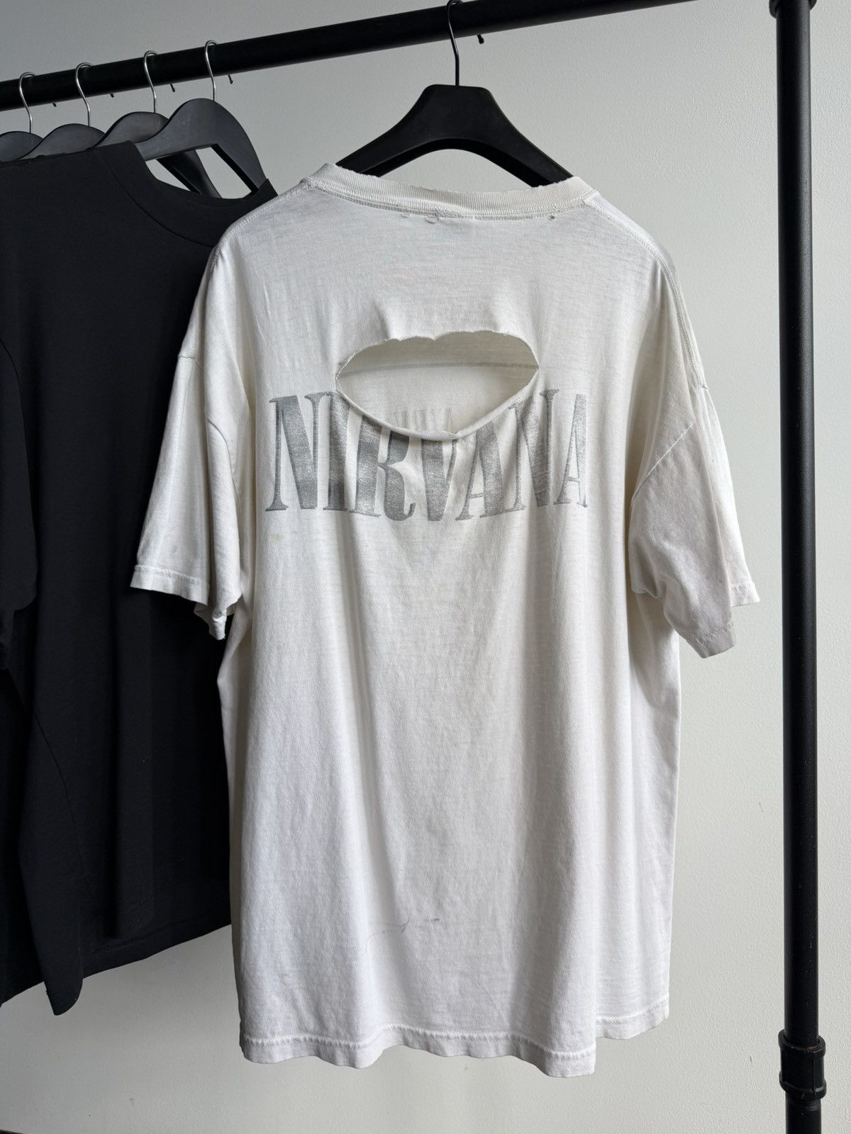 Band Tees Thrashed 90s Distressed Faded Nirvana Erd Grunge Band Tee Size US XL / EU 56 / 4 - 4 Thumbnail